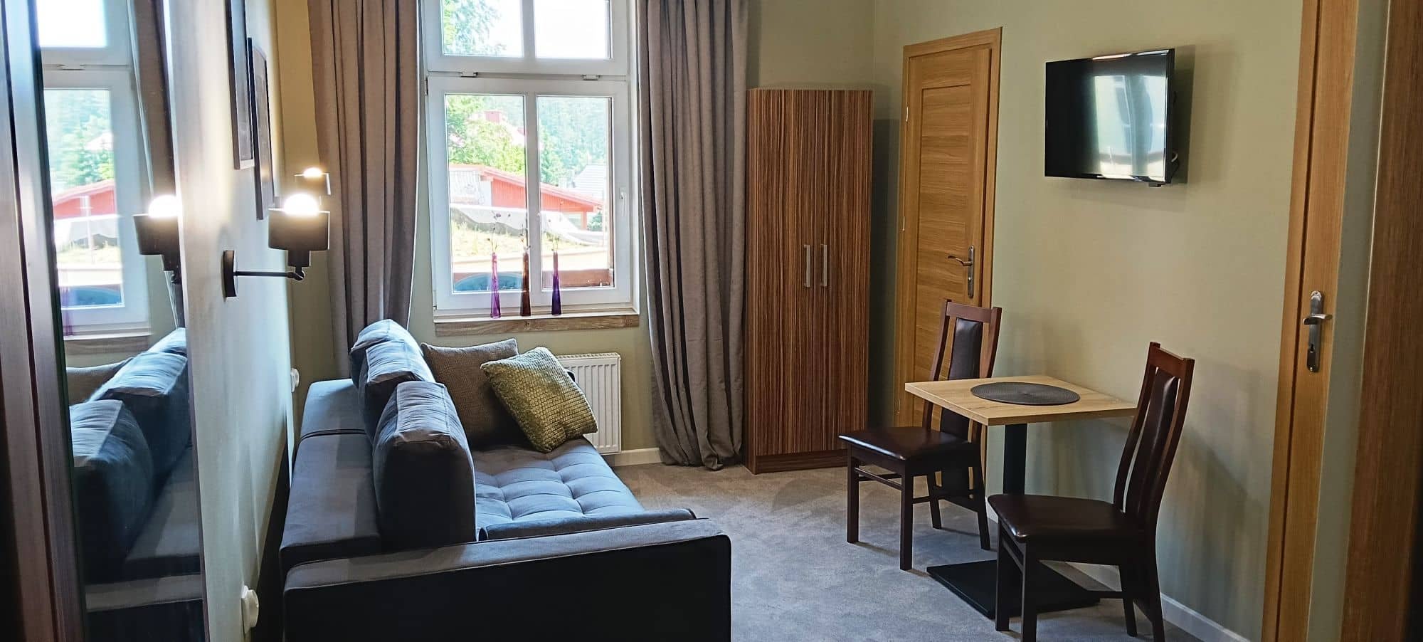 Szkl.P. Sprzedam Willę z apartamentami na wynajem