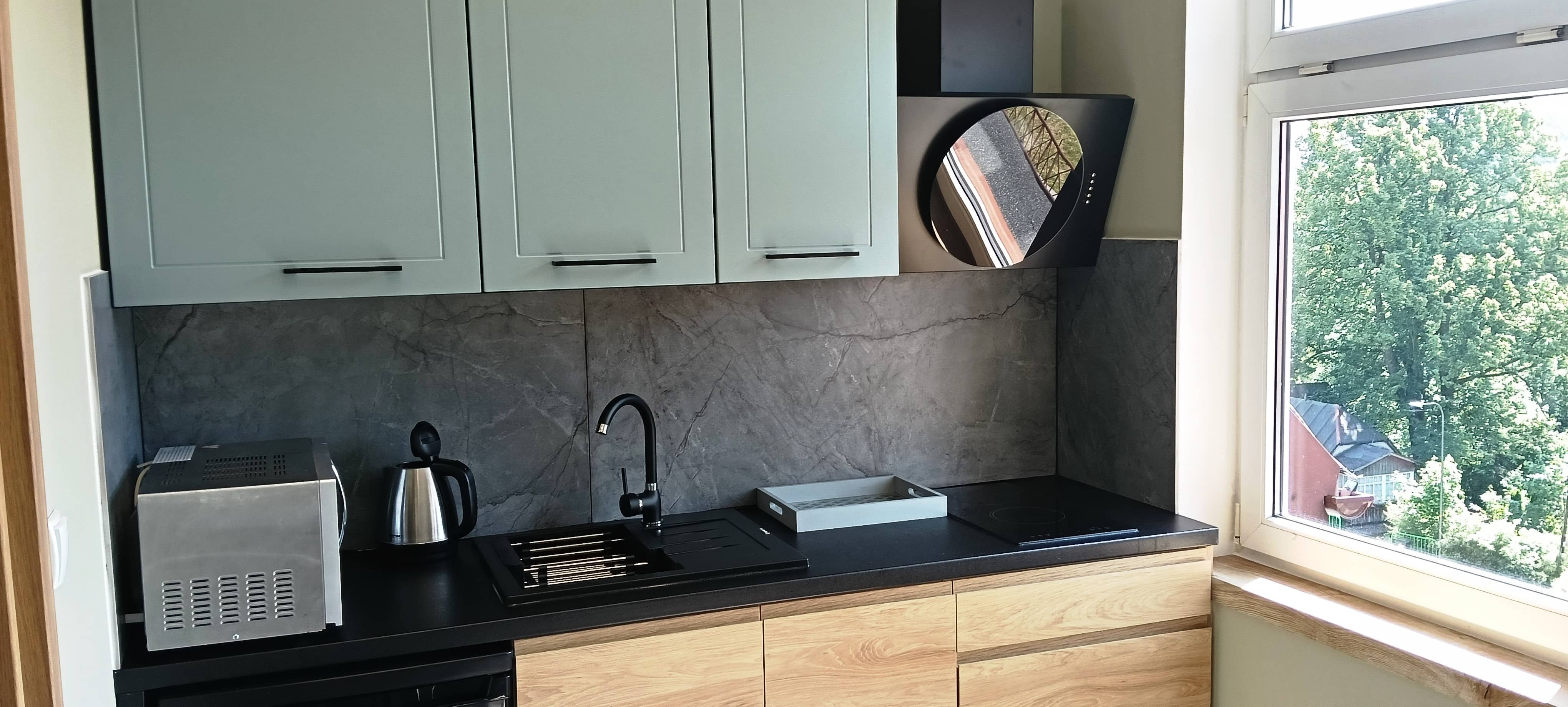 Szkl.P. Sprzedam Willę z apartamentami na wynajem