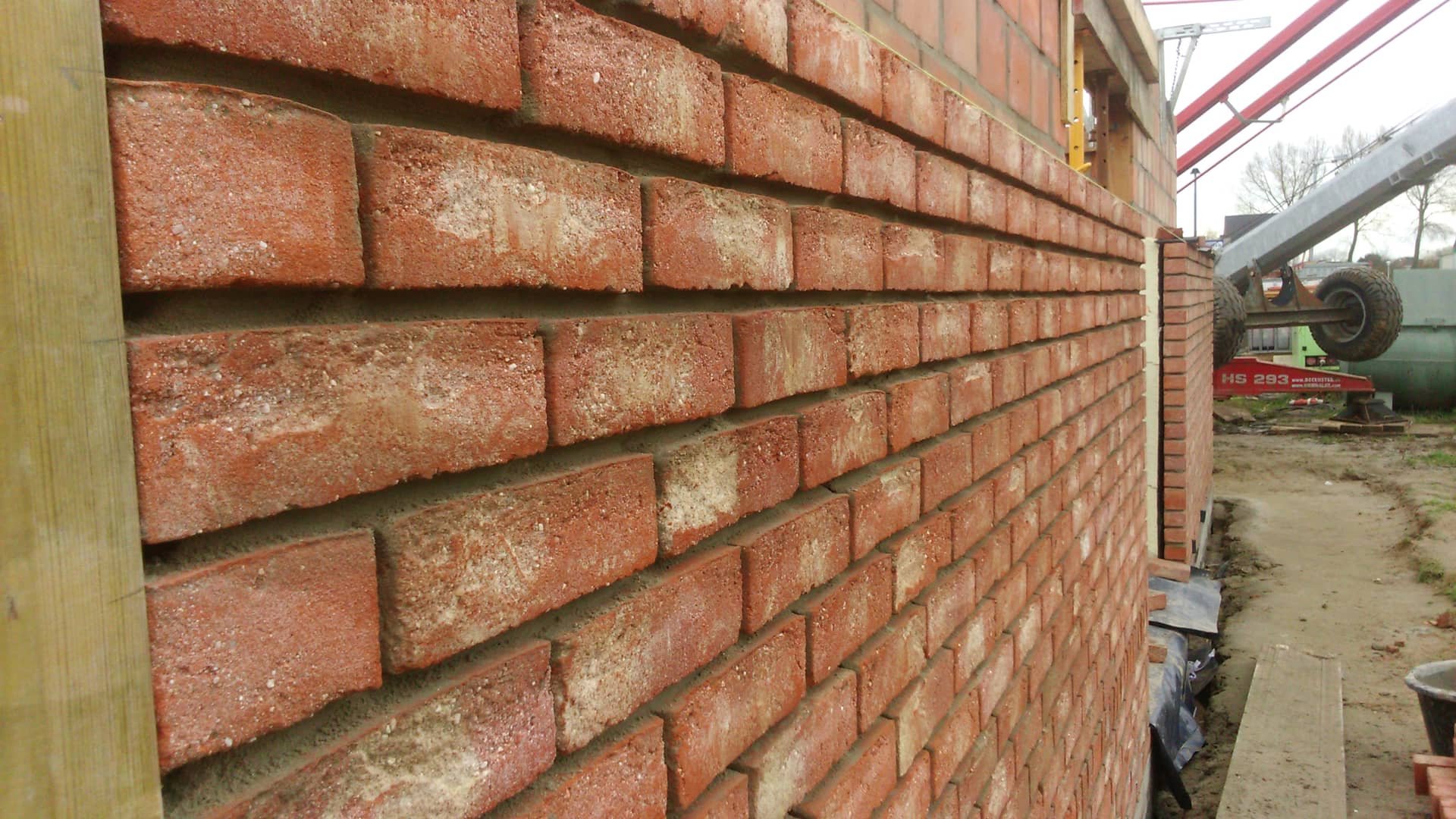 Firma budowlana świadczy usługi