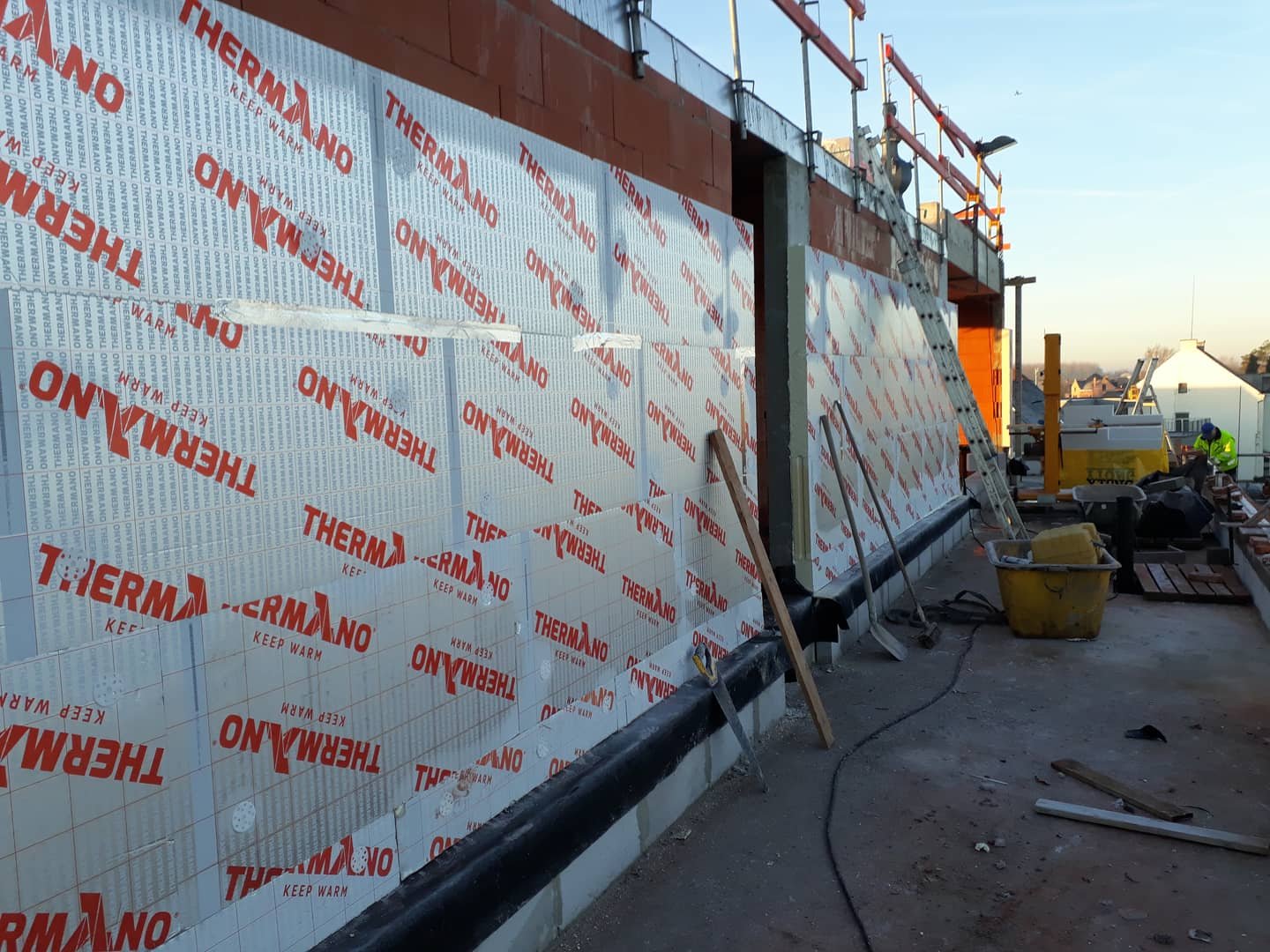 Firma budowlana świadczy usługi