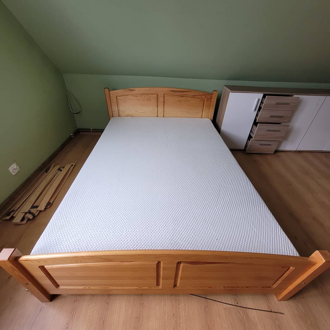 Łóżko drewniane 140x200