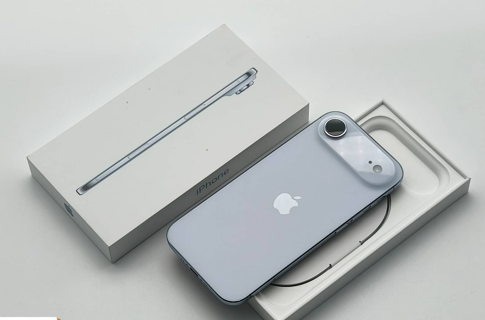 Apple iPhone 17 Pro Max, iPhone 17 Pro, iPhone Air