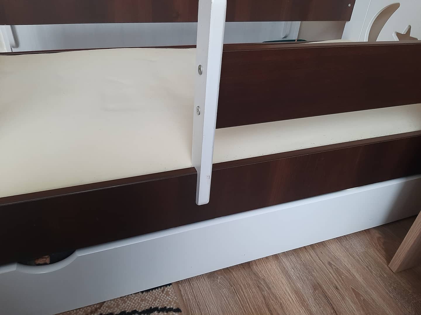 Łóżko dziecięce 250 zł.