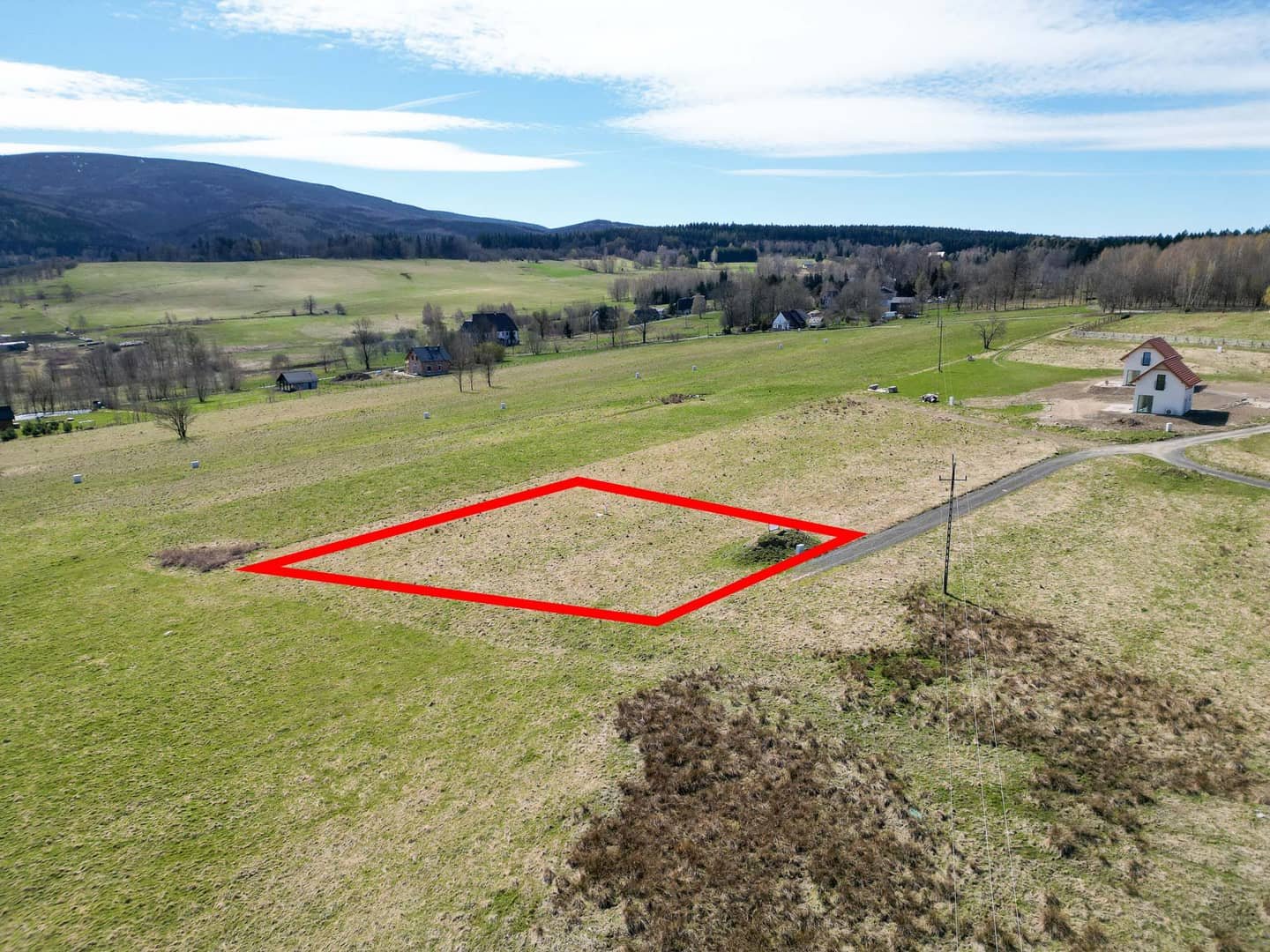 Działka widokowa 1199m² Pobiedna, uzbrojona