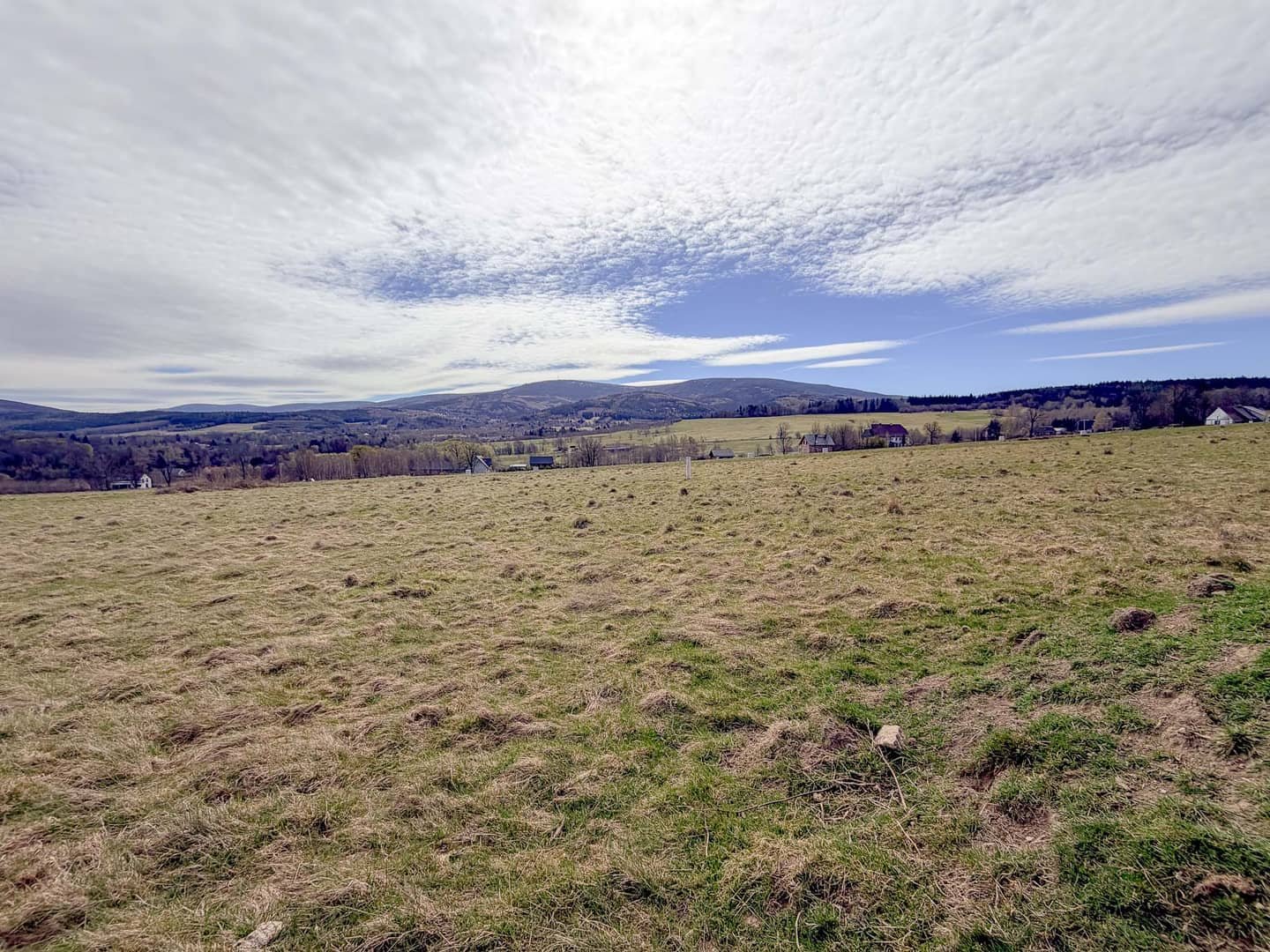 Działka widokowa 1199m² Pobiedna, uzbrojona