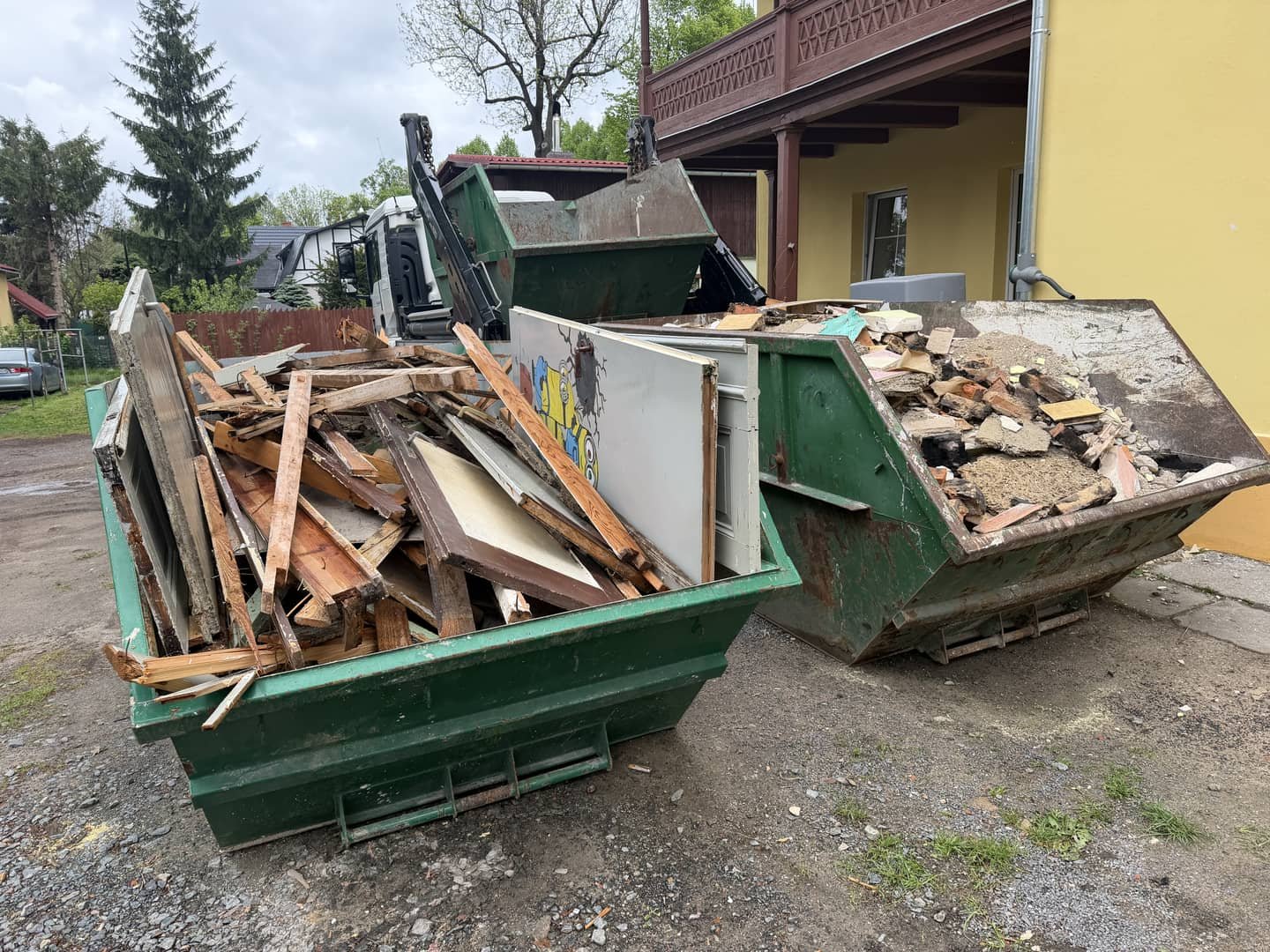 Kontenery na odpady budowlane, zmieszane, gruz