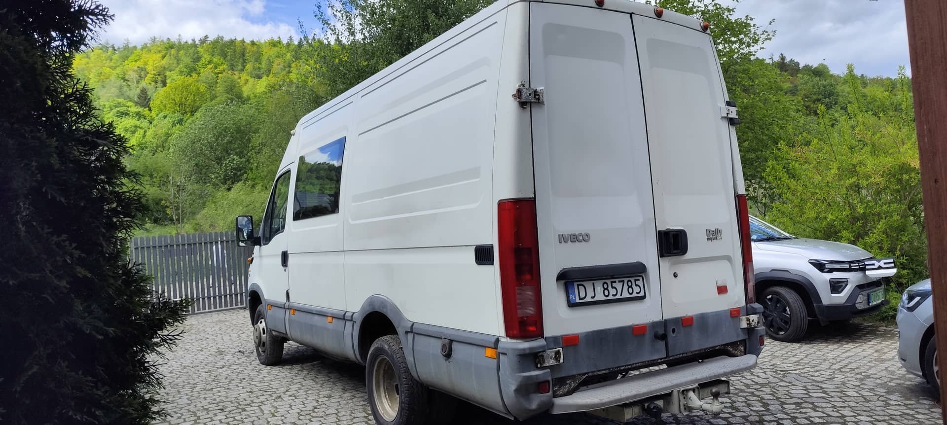 Iveco Daily 35C12 Brygadówka Blaszak z hakiem