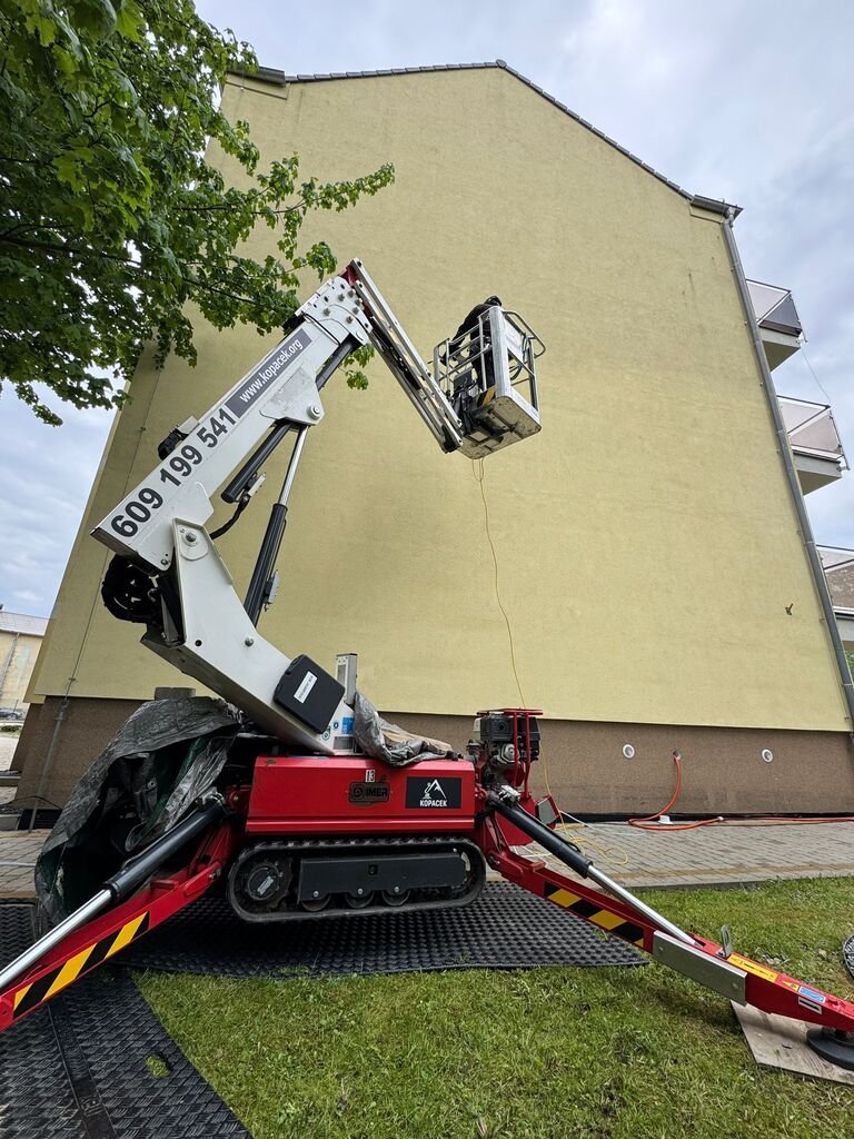 Wjedzie przez zwykłą furtkę, nie niszczy trawy! PODNOŚNIK gąsienicowy Jelenia Góra Kopacek