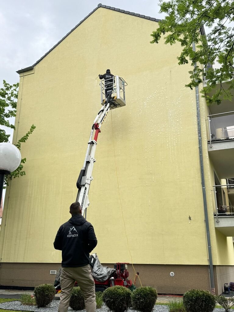 Wjedzie przez zwykłą furtkę, nie niszczy trawy! PODNOŚNIK gąsienicowy Jelenia Góra Kopacek