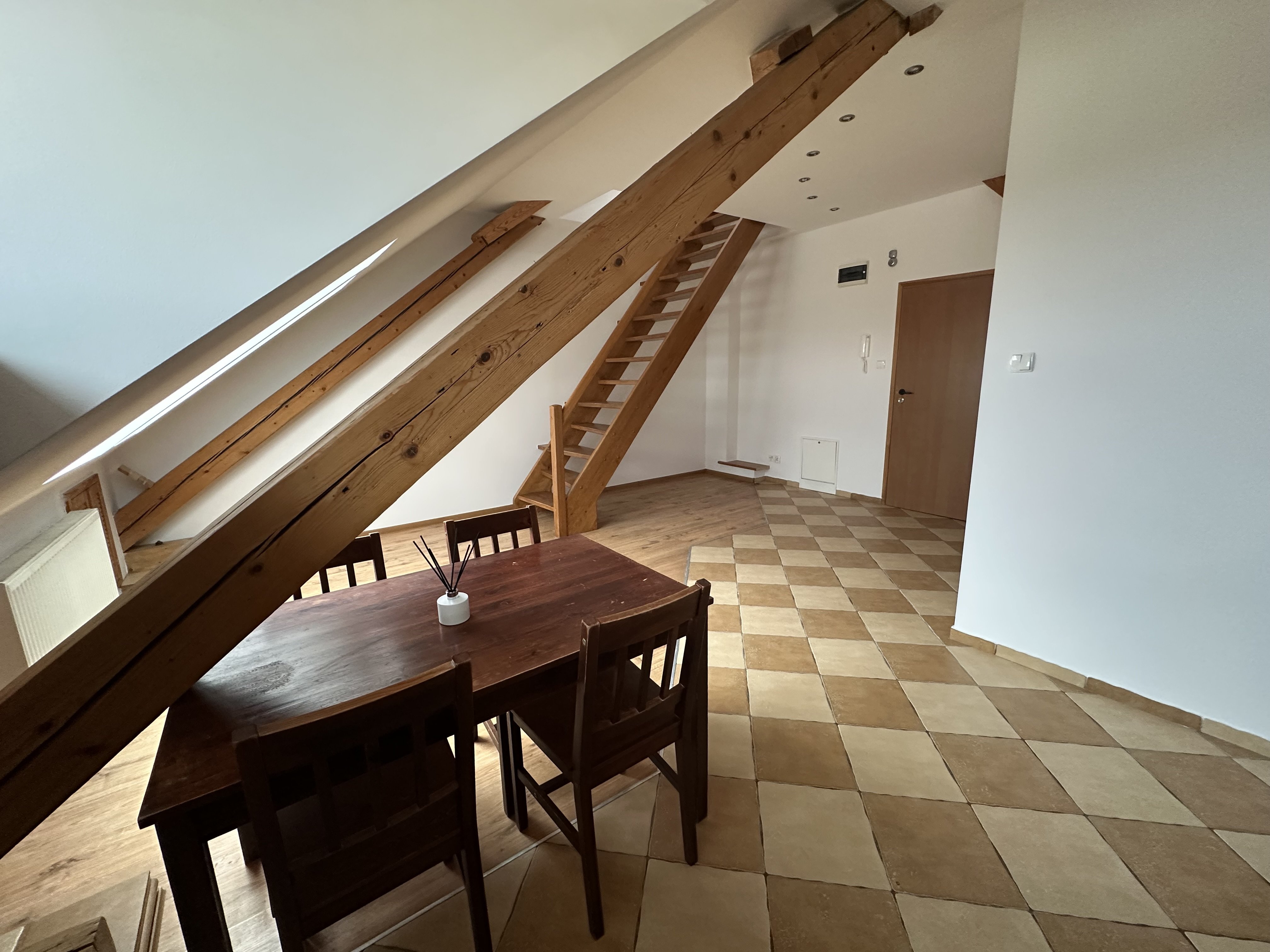 Dwupoziomowe mieszkanie 63,2 m² | Antresola | Garderoba | Jelenia Góra -Kadetów