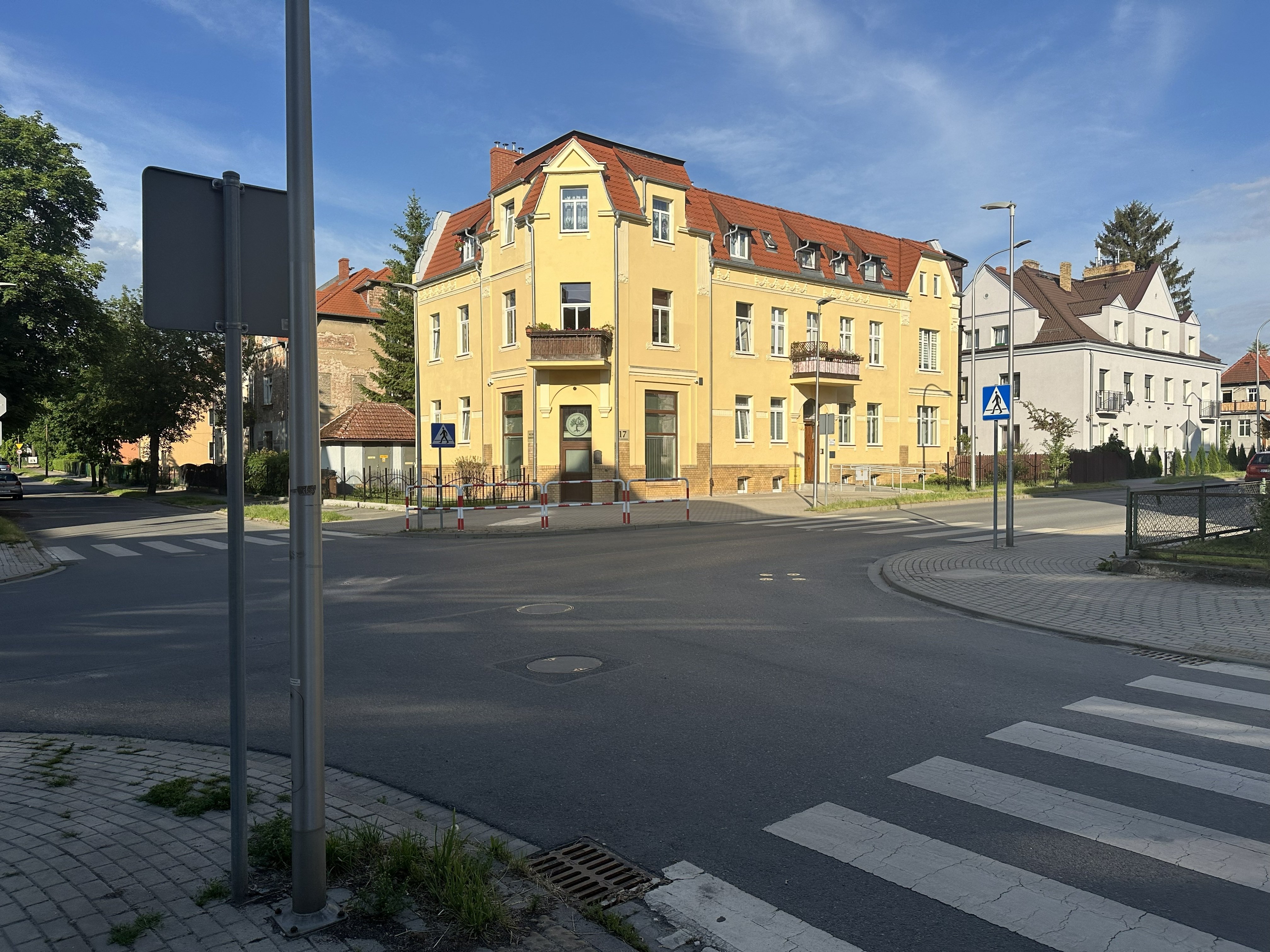 Lokal do wynajęcia na skrzyżowaniu ulic Wańkowicza i Wyczółkowskiego