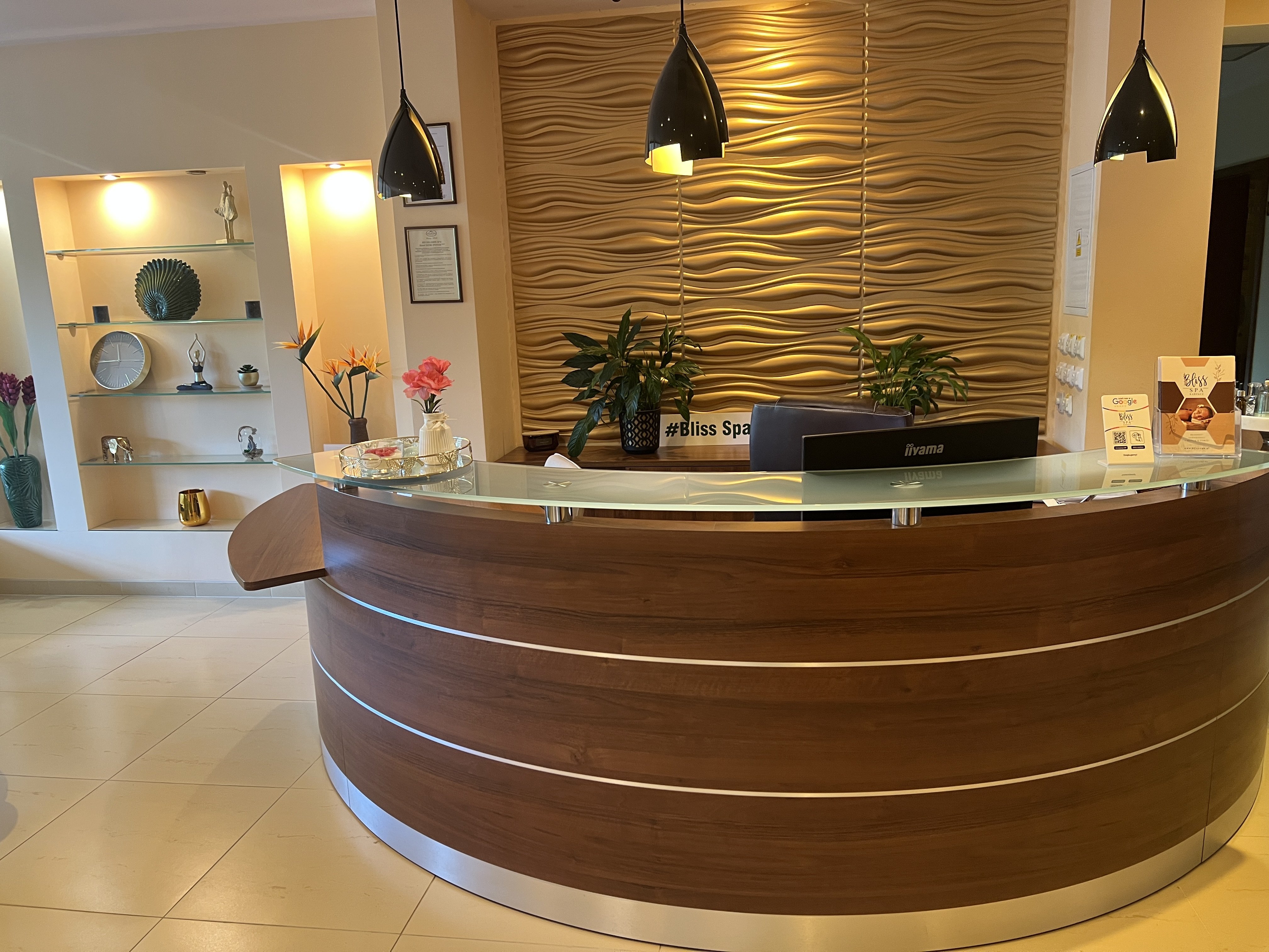 Masażystka / Fizjoterapeutka w SPA + Obsługa Recepcji