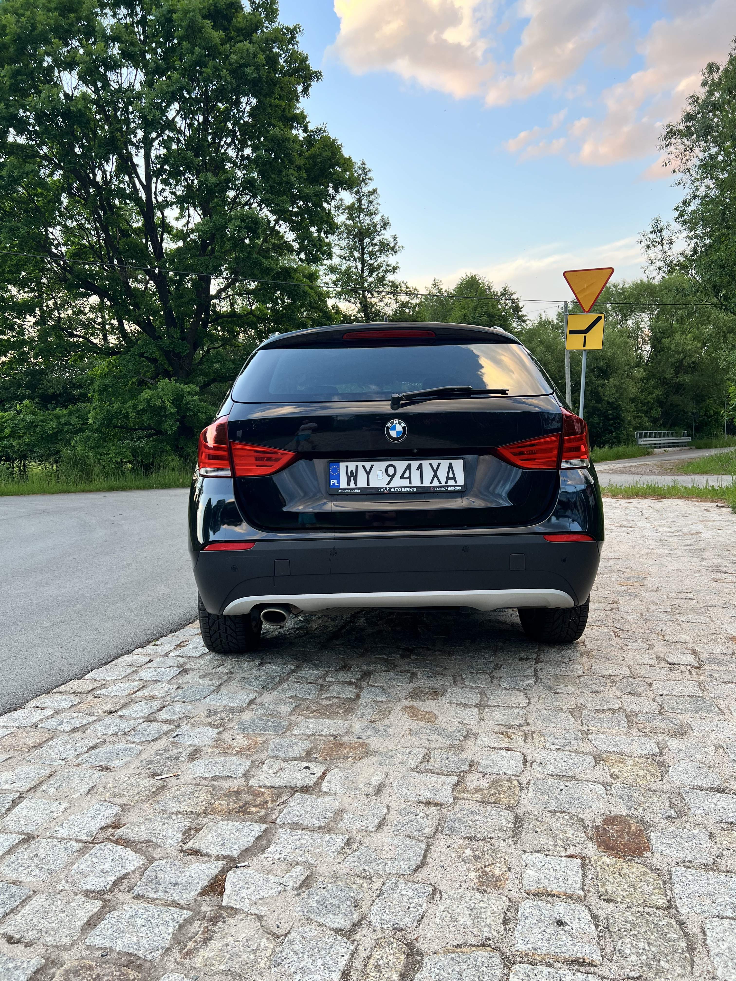 Bmw x1 e84 suv czarny bogate wyposażenie diesel 2.0