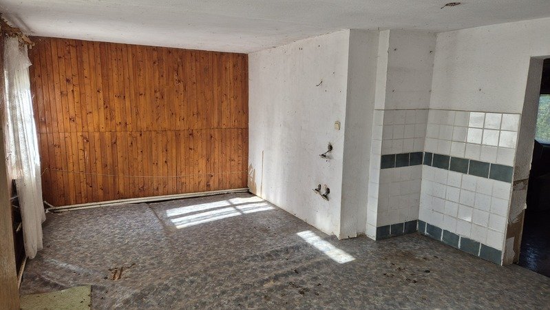 Janowice Wlk.  Mały dom mieszkalny do remontu, 3-p., pow. 65 m2, na działce 3055m2