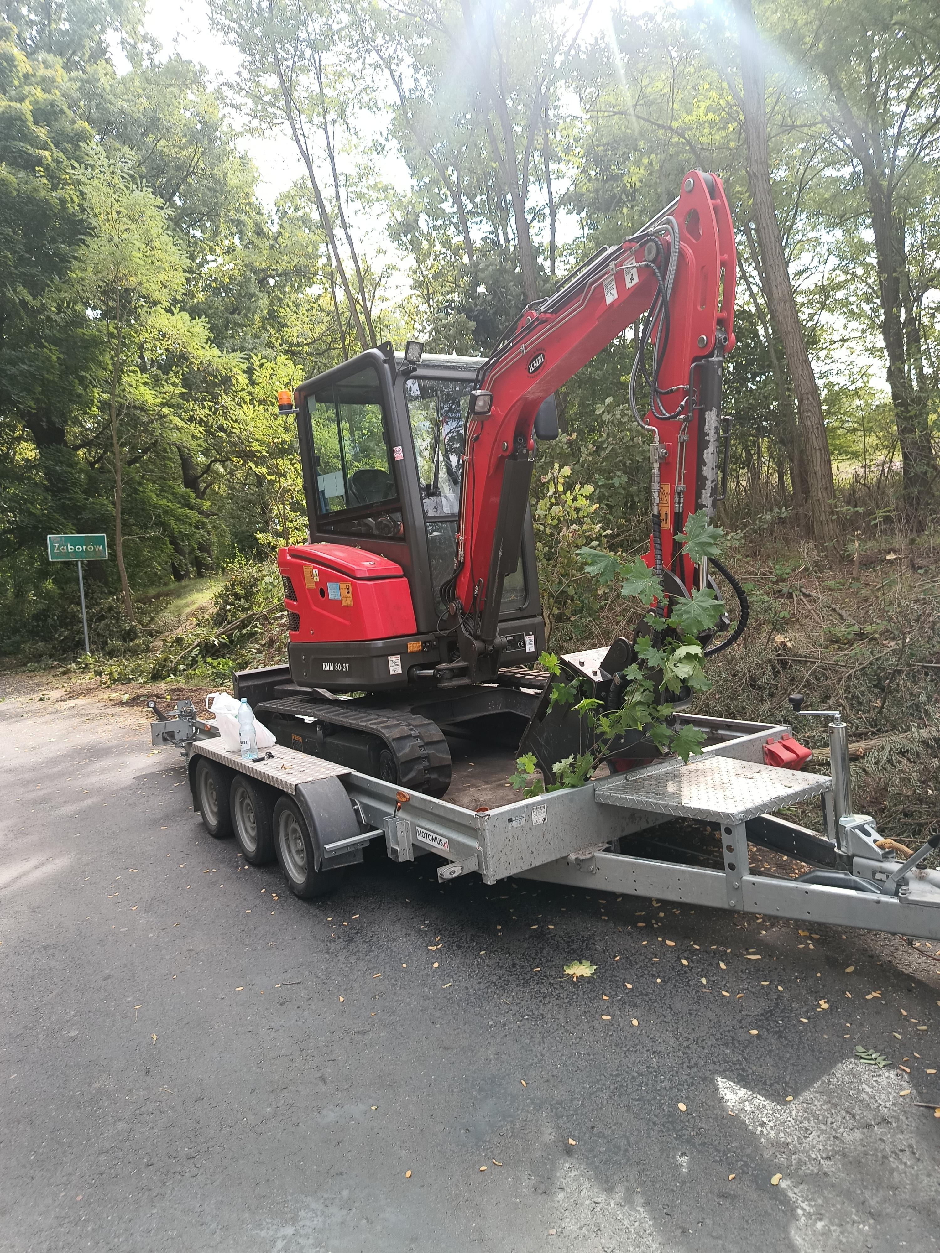 Wynajem minikoparka 2.7t z operatorem