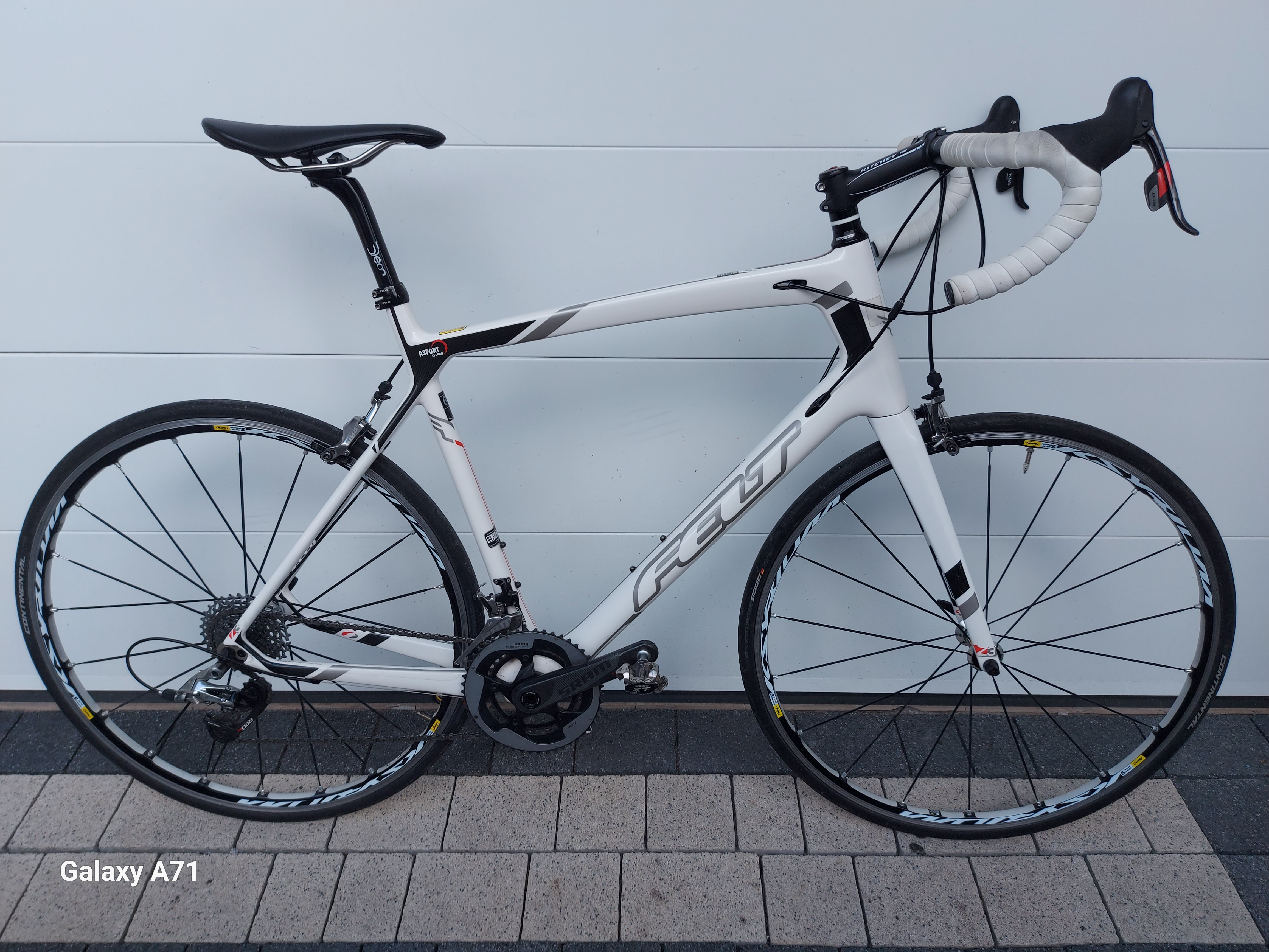 Rower szosowy FELT 23 RED-SRAM RED,2x11,CARBON,waga 7,50 kg-igła