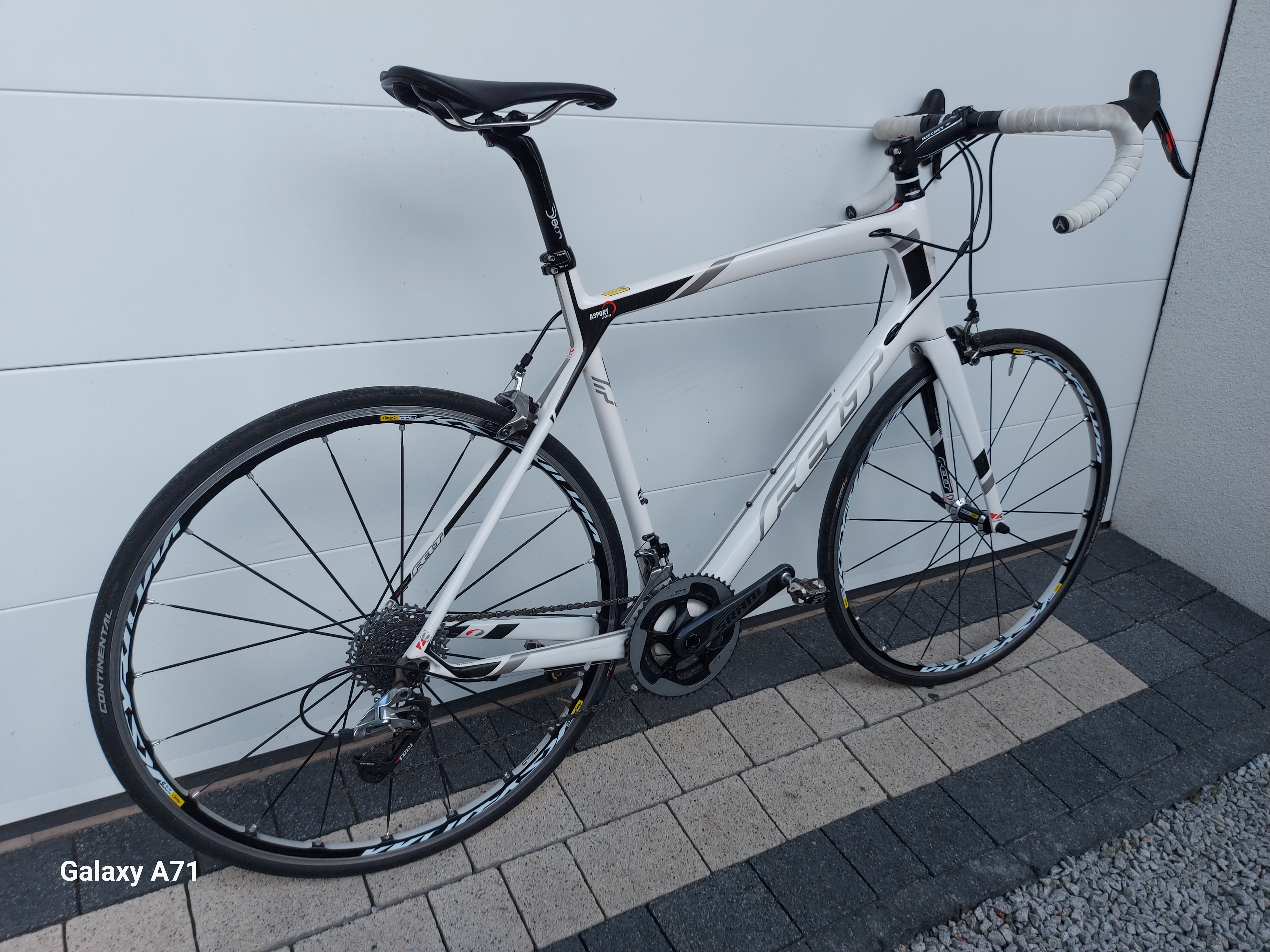 Rower szosowy FELT 23 RED-SRAM RED,2x11,CARBON,waga 7,50 kg-igła