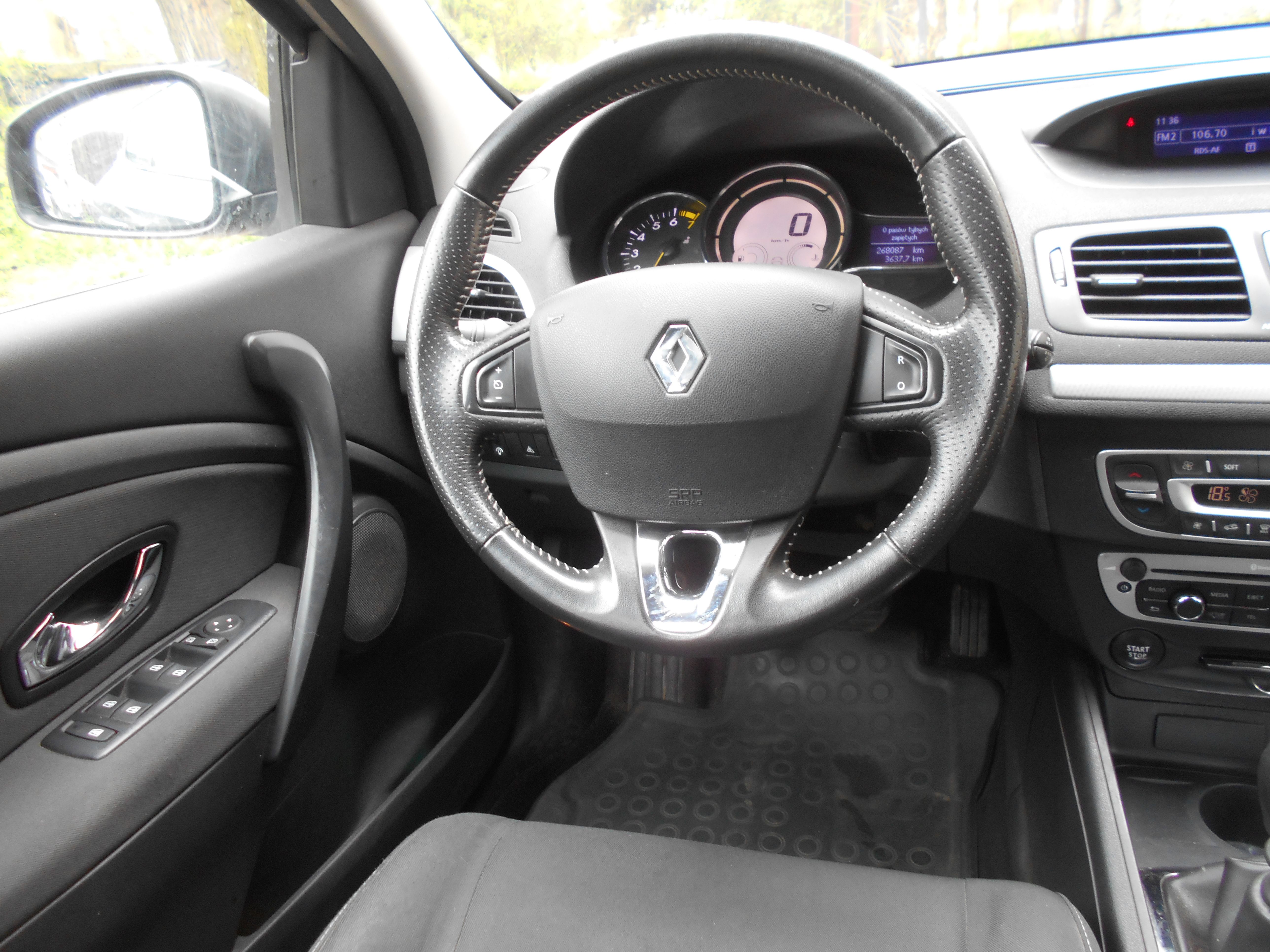 Renault Megane 1.6 benz salon PL 2013 r