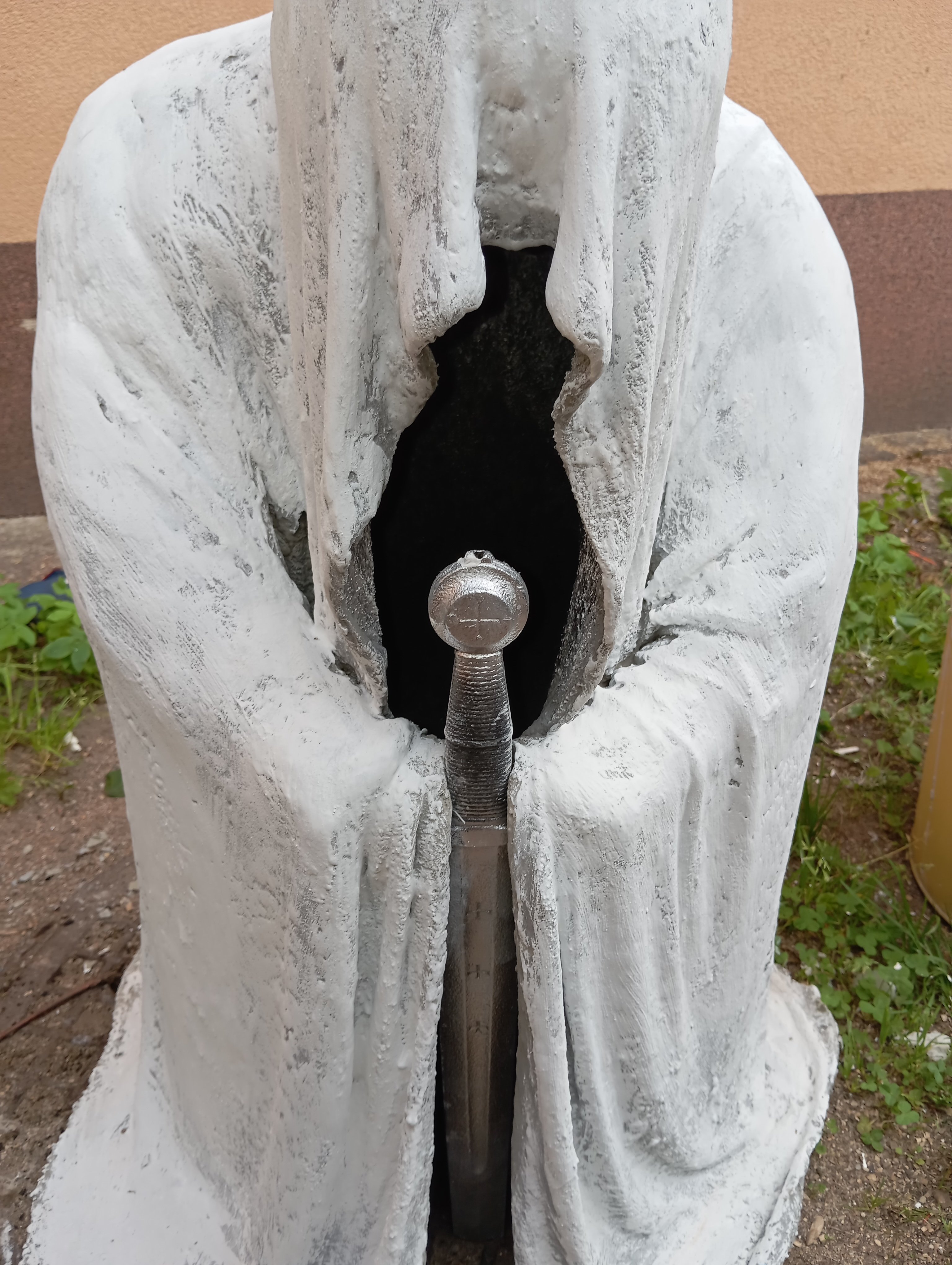 Cementowa figura ogrodowa