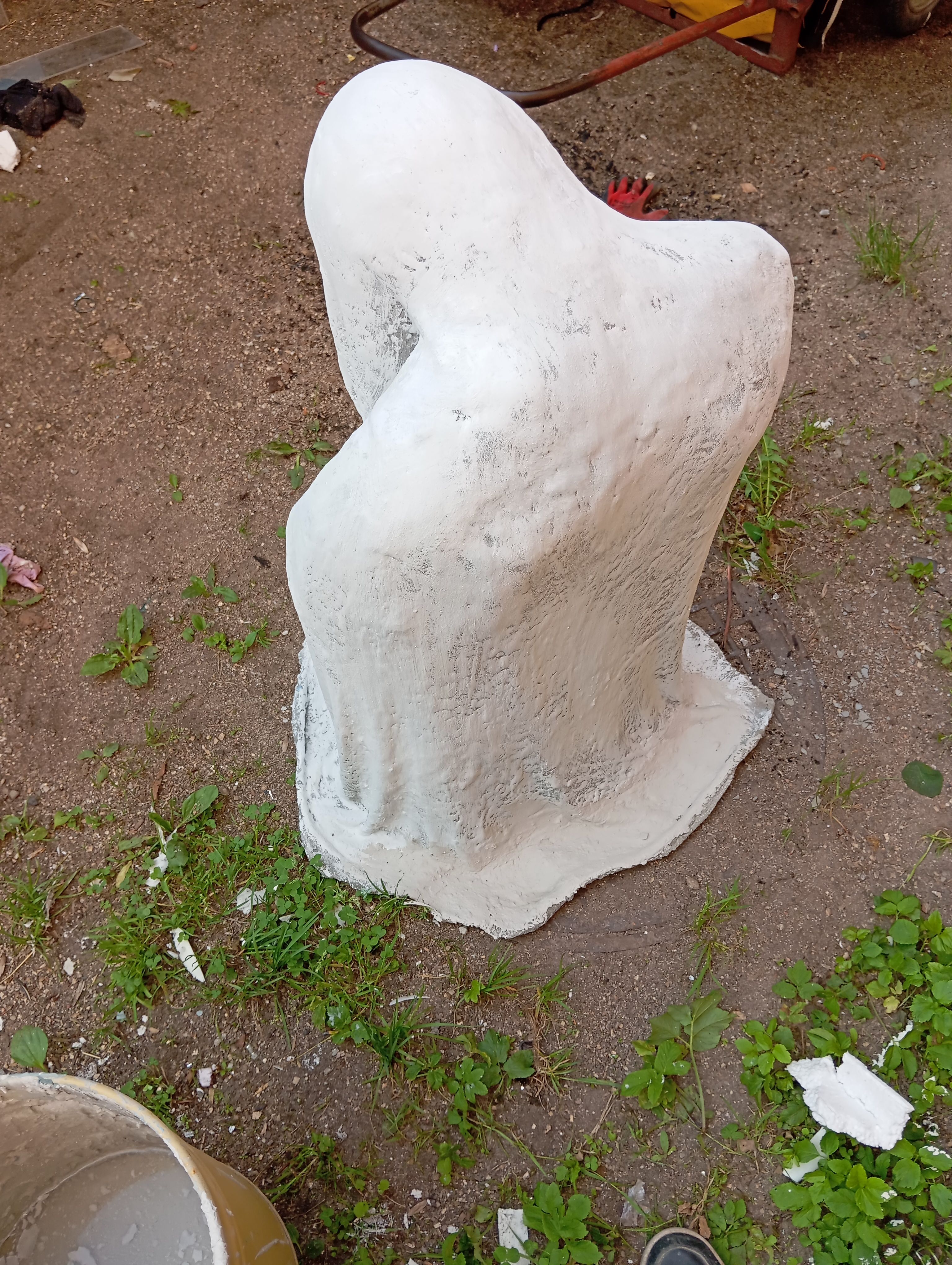 Cementowa figura ogrodowa