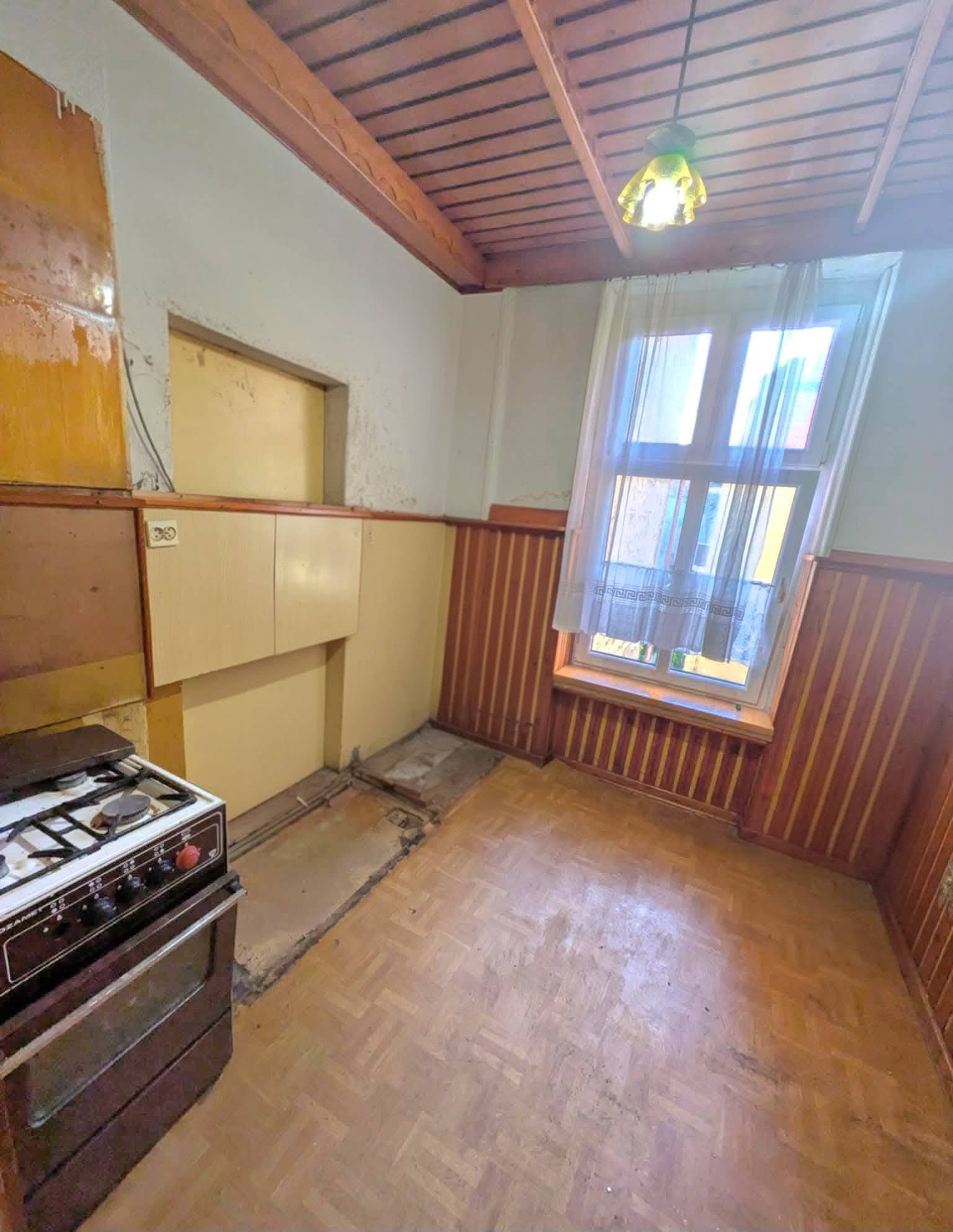 Ponad 80m² do remontu z balkonem i garażem  w Jeleniej Górze