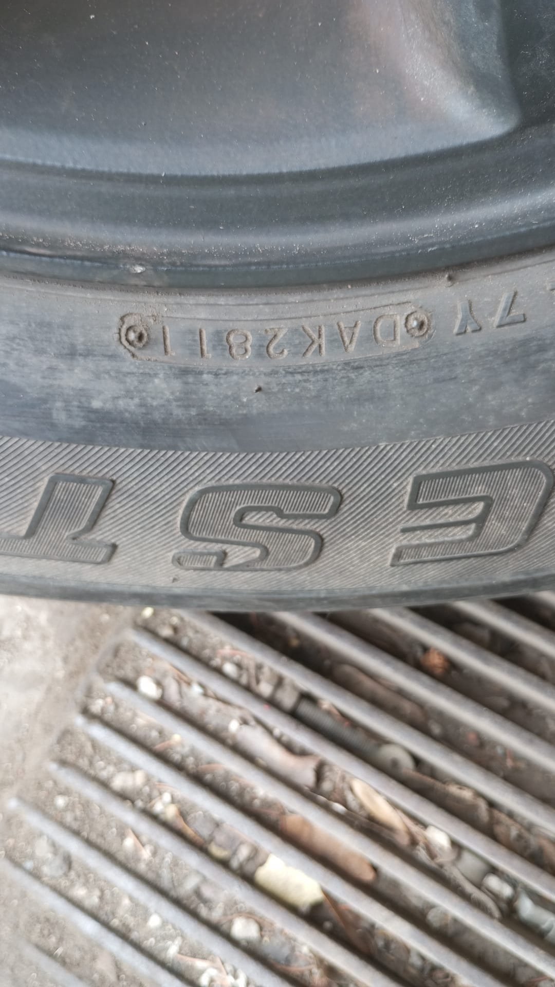 Sprzedam komplet kół do Toyota Land Cruiser – 17" aluminiowe felgi + opony Bridgestone