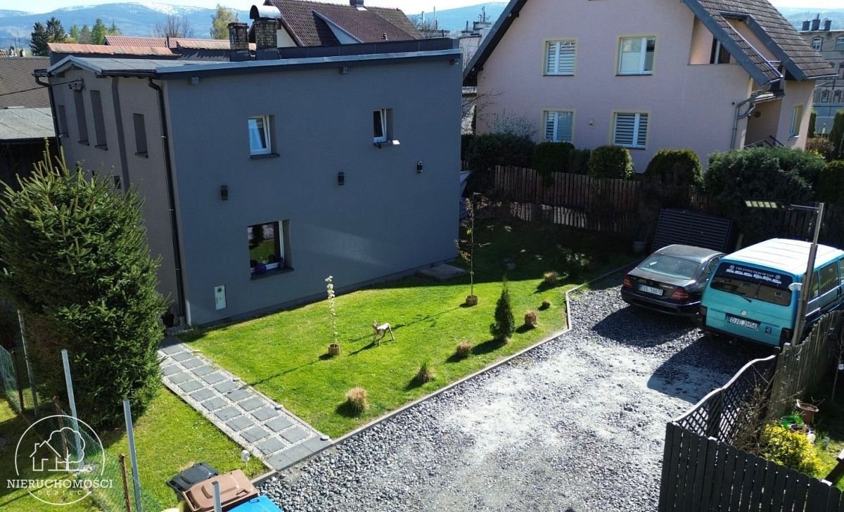 Dom jednorodzinny nieopodal centrum Cieplic - do wejścia