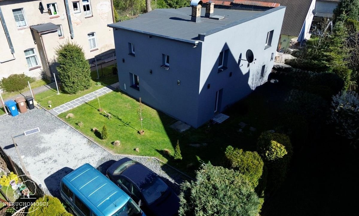 Dom jednorodzinny nieopodal centrum Cieplic - do wejścia