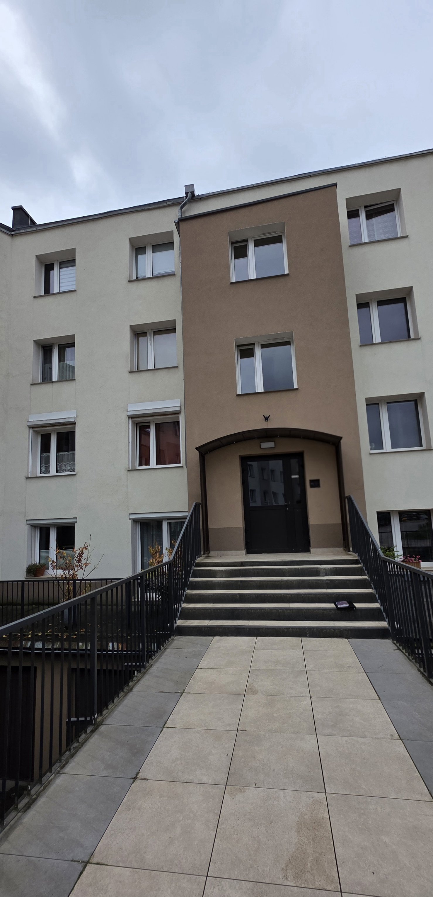 Komfortowe 3 pokojowe z balkonem i  tarasem.