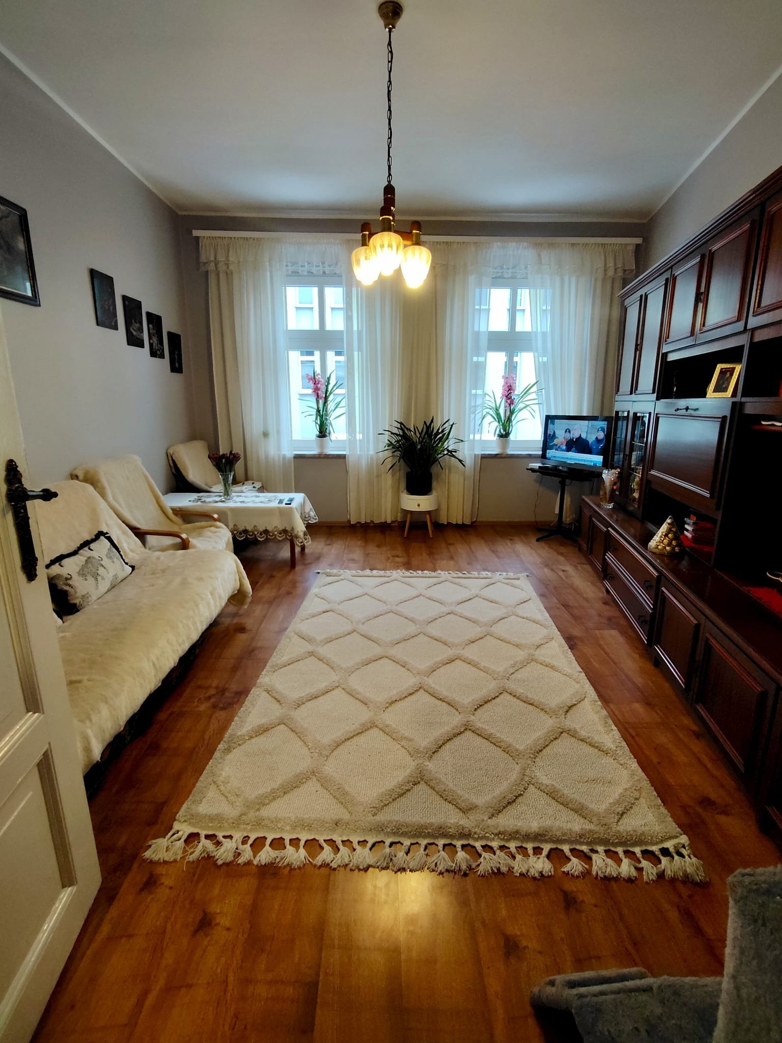 Sprzedam mieszkanie 71,8m2 na 1 pietrze w ścisłym centrum Jeleniej Góry