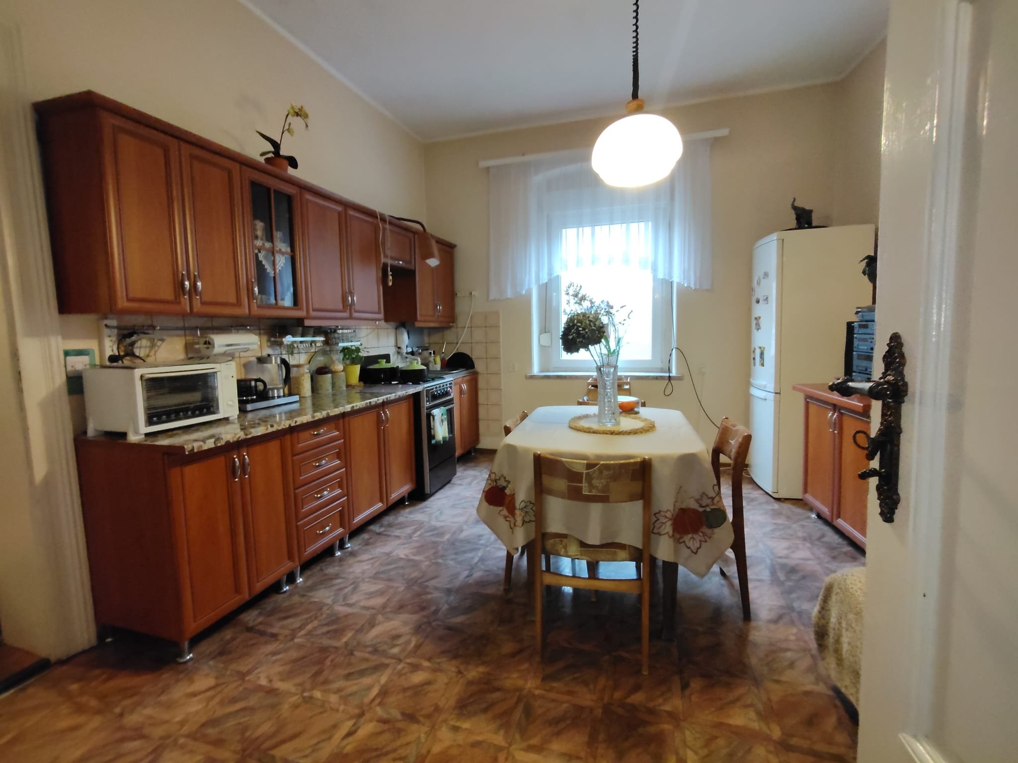 Sprzedam mieszkanie 71,8m2 na 1 pietrze w ścisłym centrum Jeleniej Góry