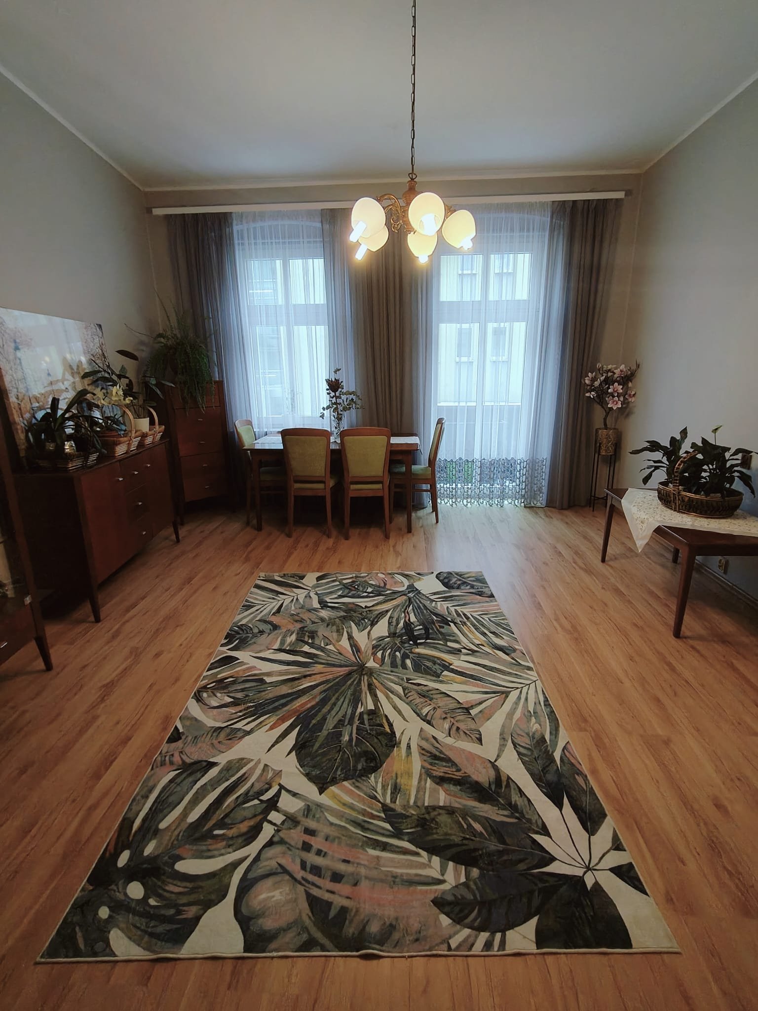 Sprzedam mieszkanie 71,8m2 na 1 pietrze w ścisłym centrum Jeleniej Góry