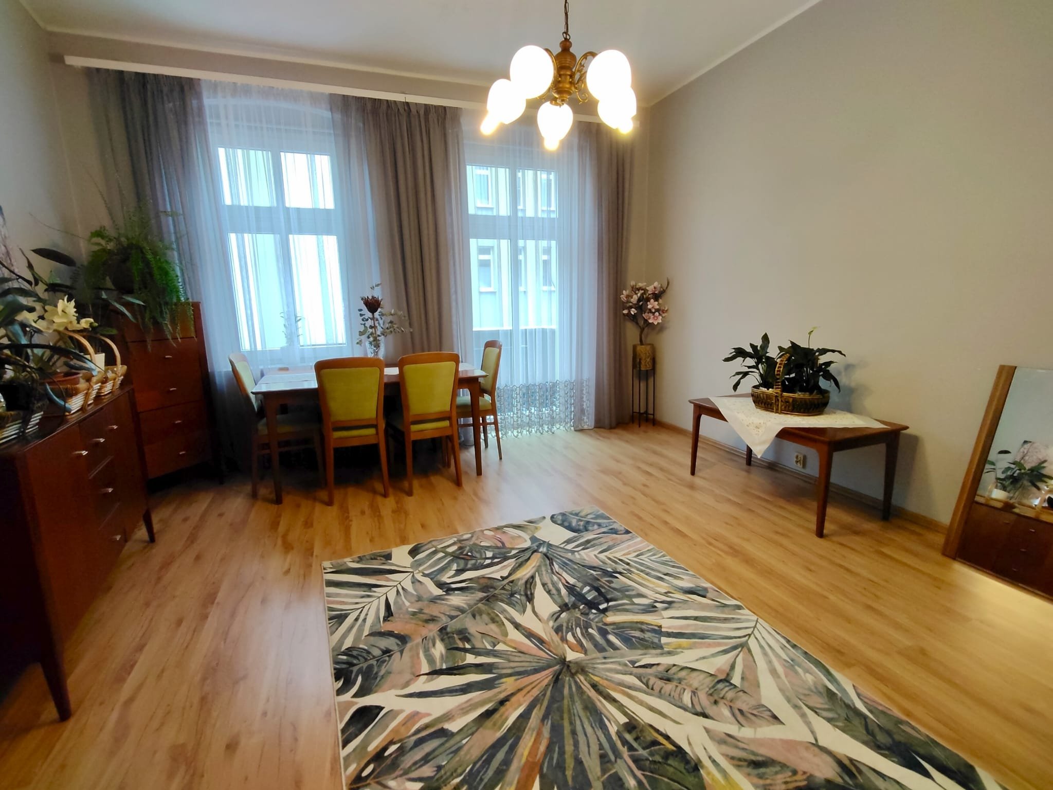 Sprzedam mieszkanie 71,8m2 na 1 pietrze w ścisłym centrum Jeleniej Góry
