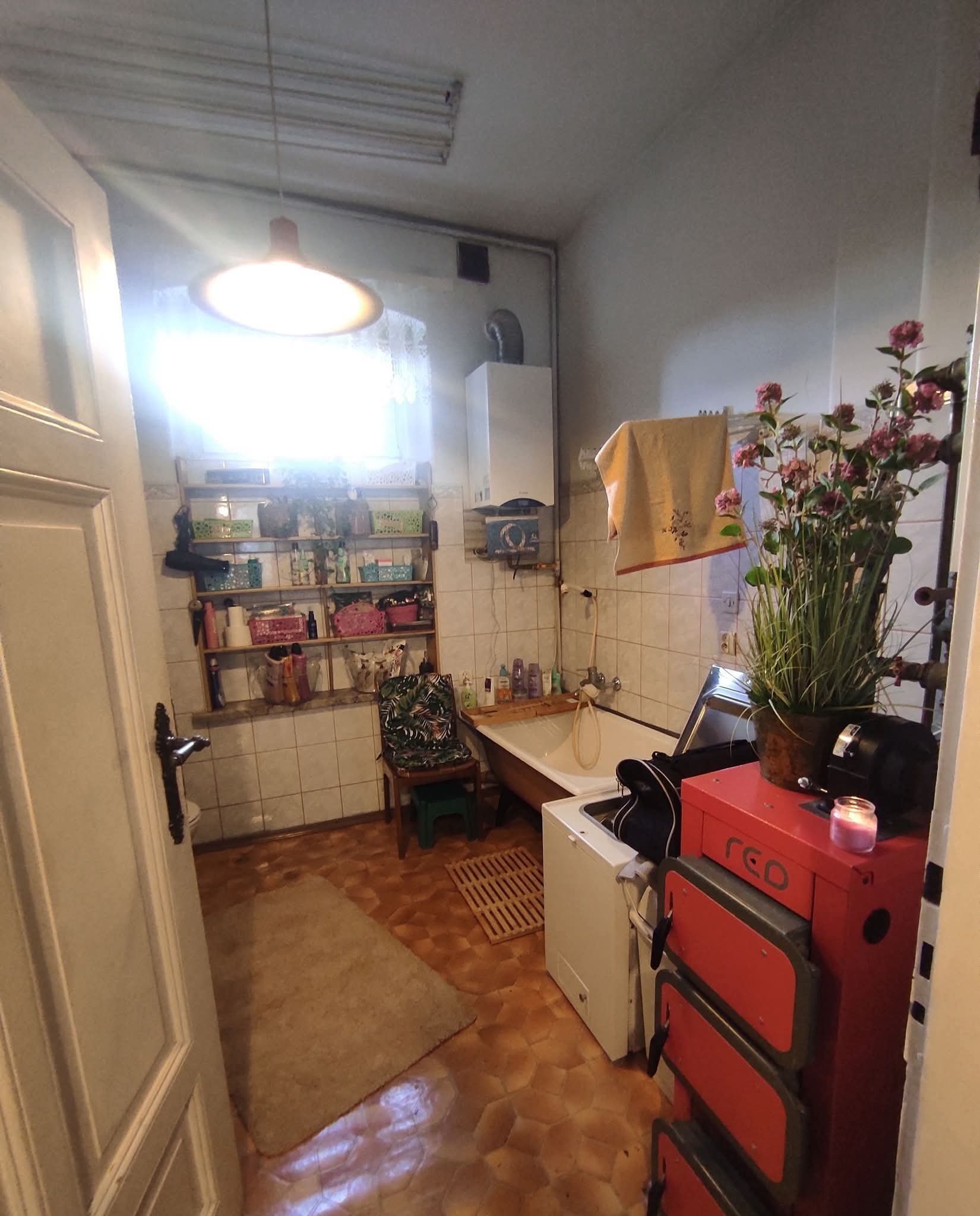 Sprzedam mieszkanie 71,8m2 na 1 pietrze w ścisłym centrum Jeleniej Góry