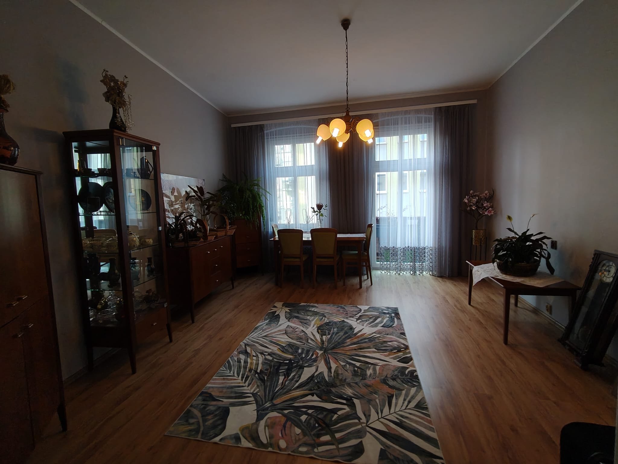 Sprzedam mieszkanie 71,8m2 na 1 pietrze w ścisłym centrum Jeleniej Góry