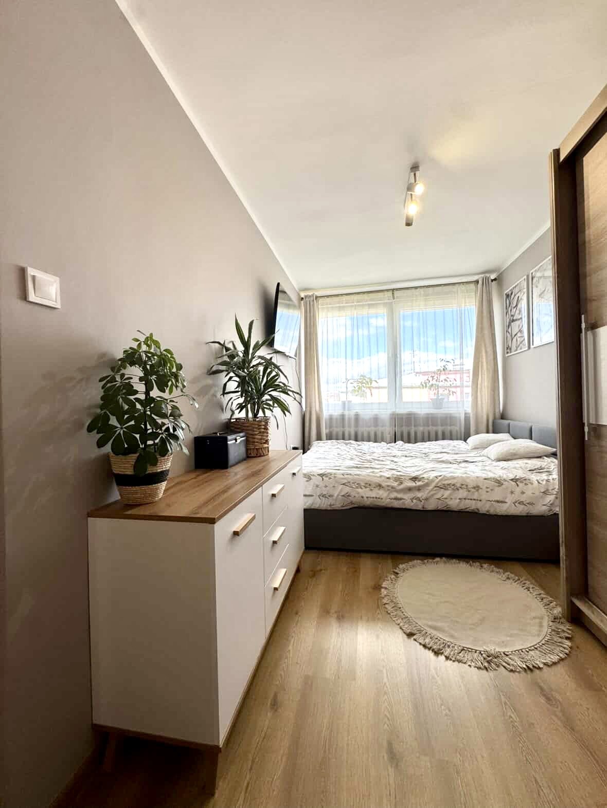 Mieszkanie dwupokojowe- balkon- widok na góry- Osiedle XX-lecia- Cieplice- Jelenia Góra