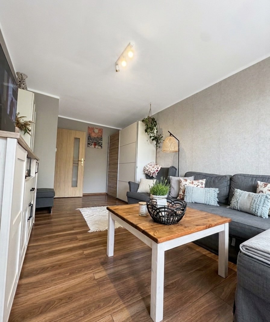 Mieszkanie dwupokojowe- balkon- widok na góry- Osiedle XX-lecia- Cieplice- Jelenia Góra
