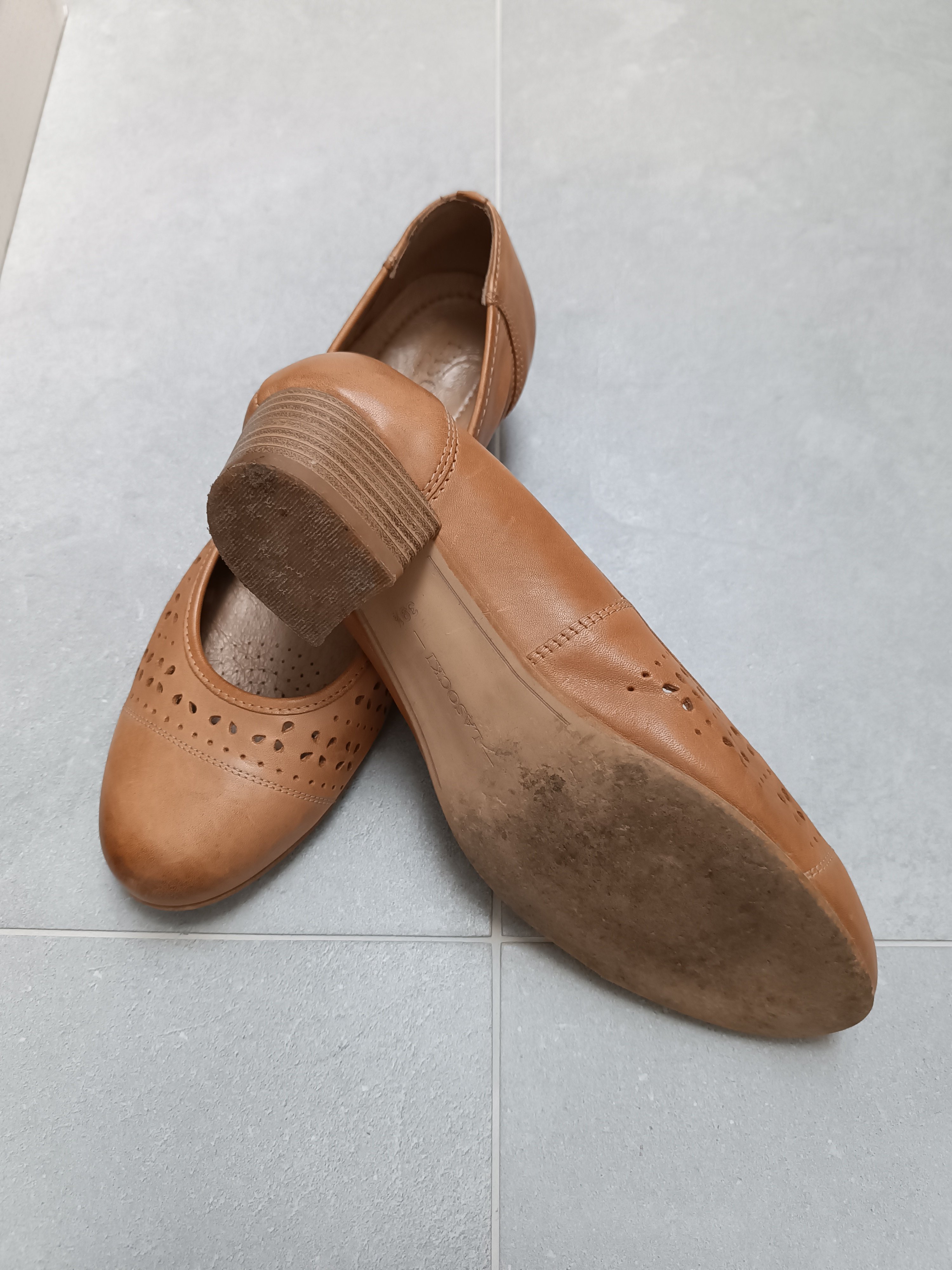 Sprzedam baleriny skórzane Lasocki 39,5