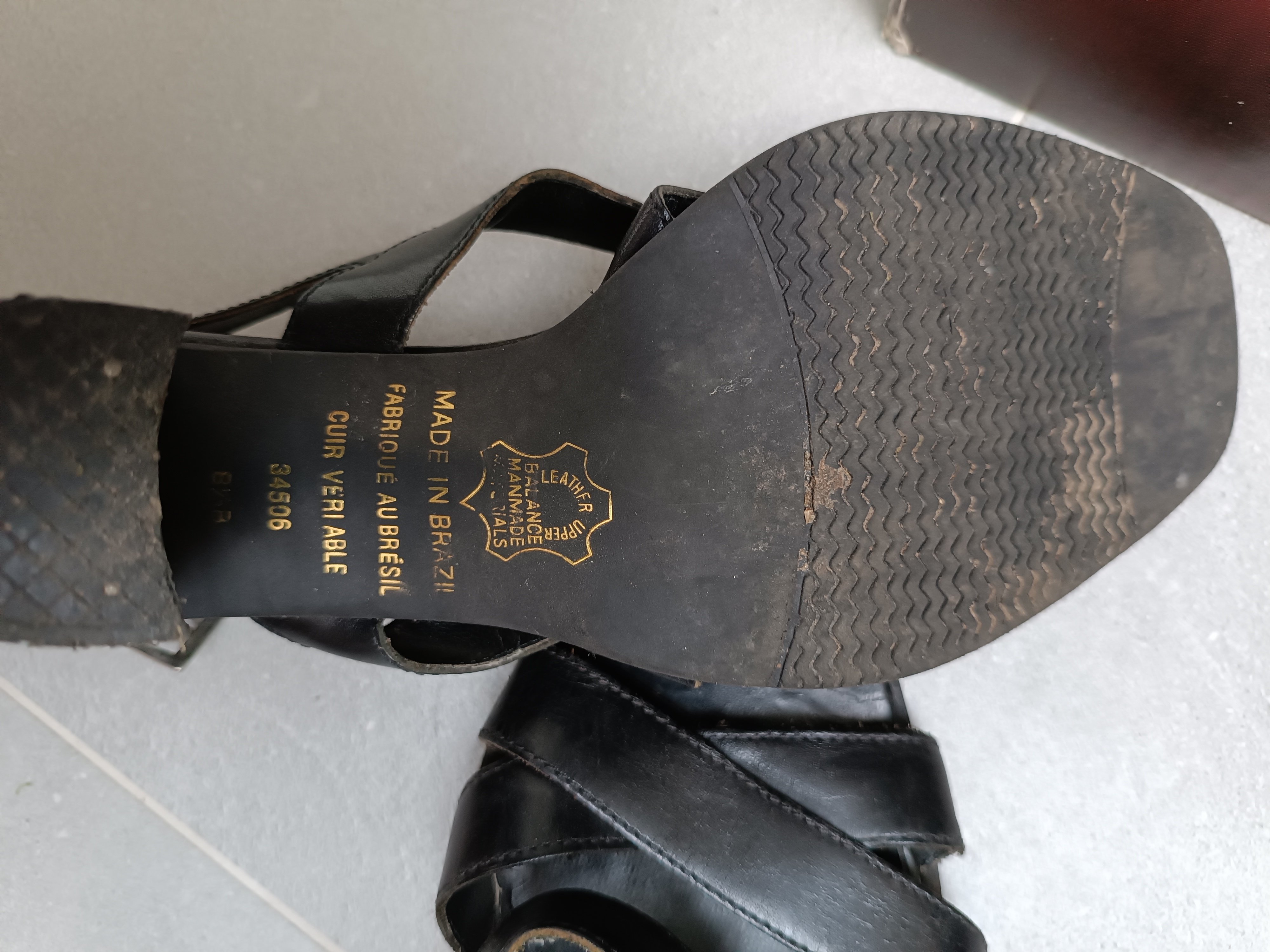 Sprzedam sandały skórzane czarne r. 39-40(8,5) na wysokim obcasie ( słupku)