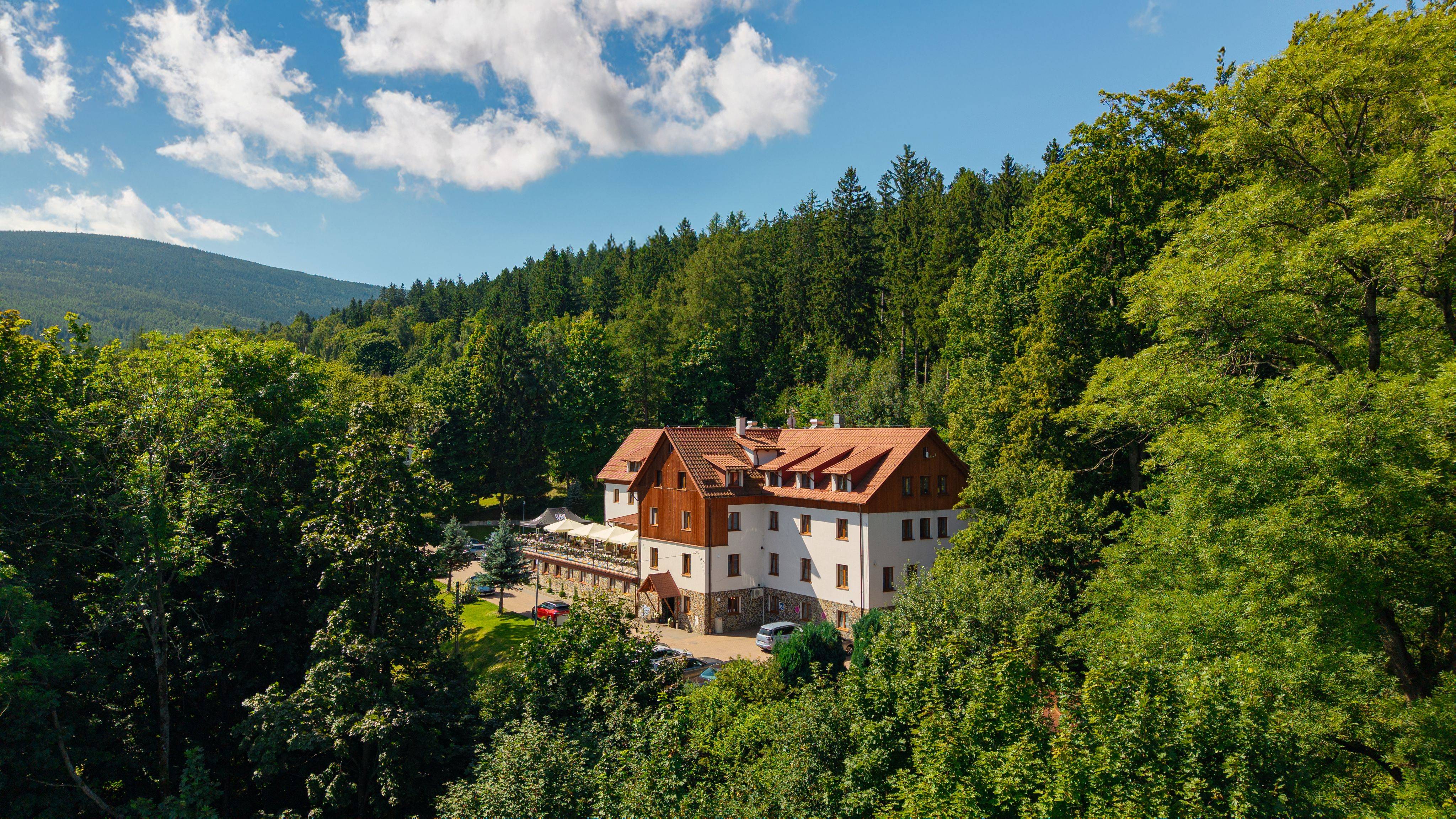 Hotel Le Mont Medical SPA zatrudni recepcjonistę/tkę