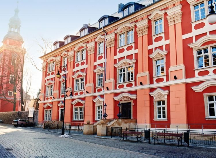 Uzdrowisko Cieplice zatrudni