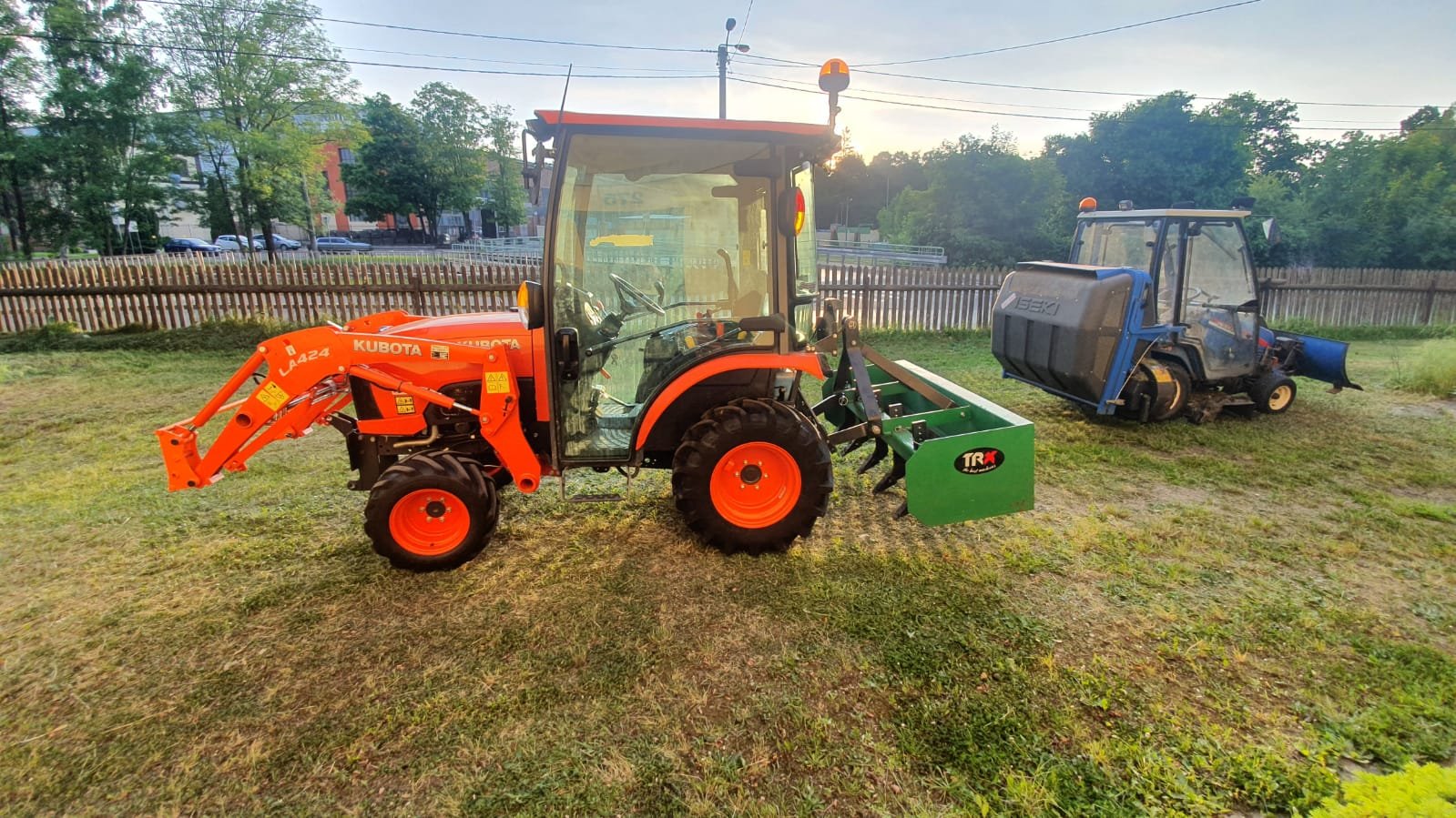 Ciągnik KOBOTA B2231 HST CAB wraz zosprzętem