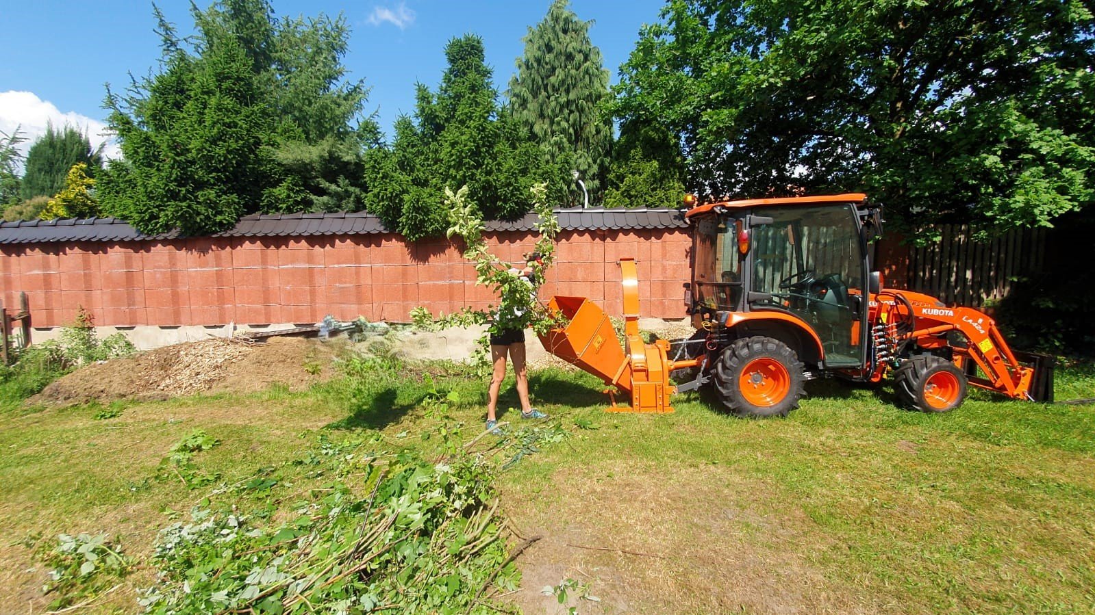 Ciągnik KOBOTA B2231 HST CAB wraz zosprzętem