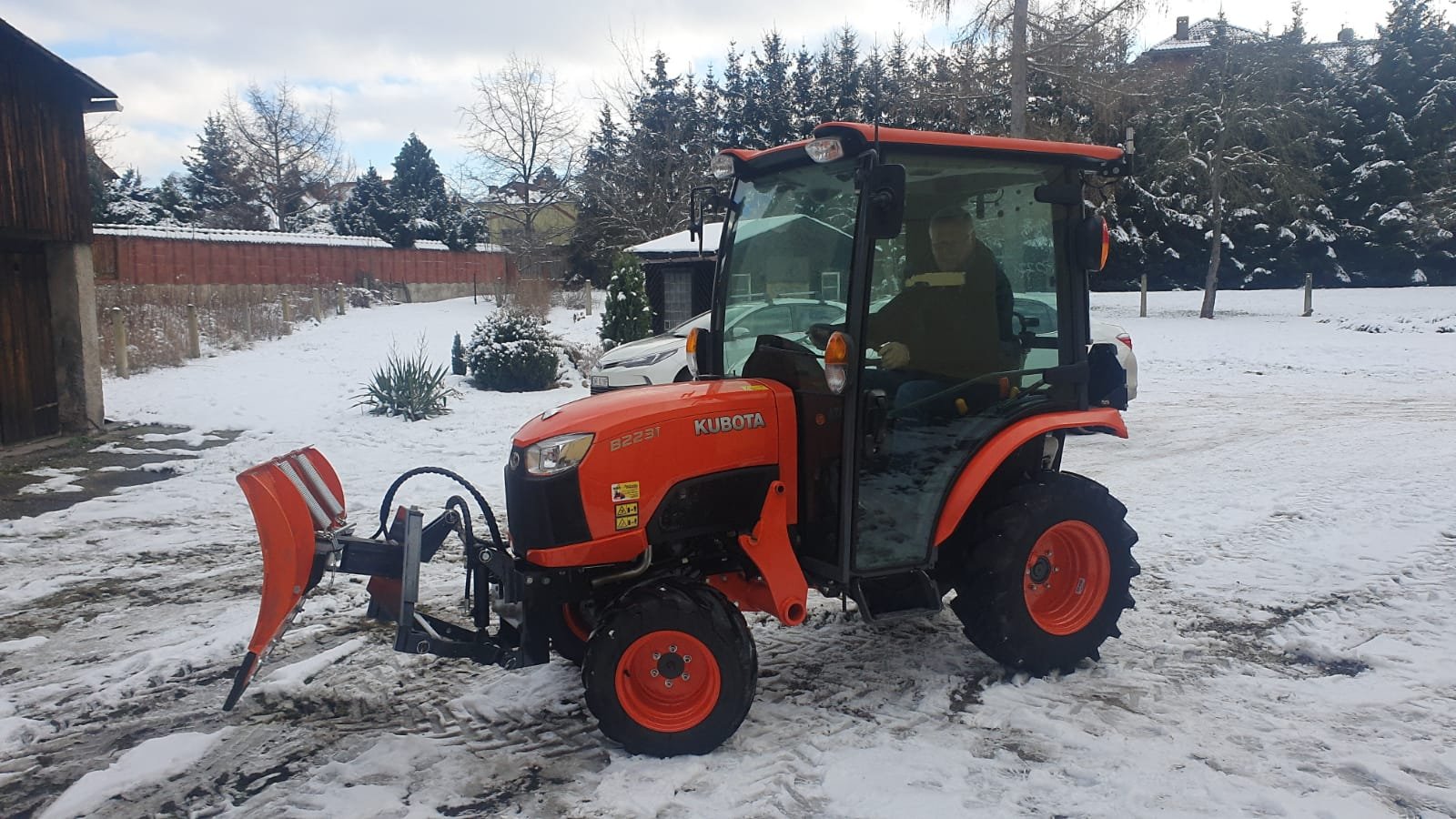 Ciągnik KOBOTA B2231 HST CAB wraz zosprzętem