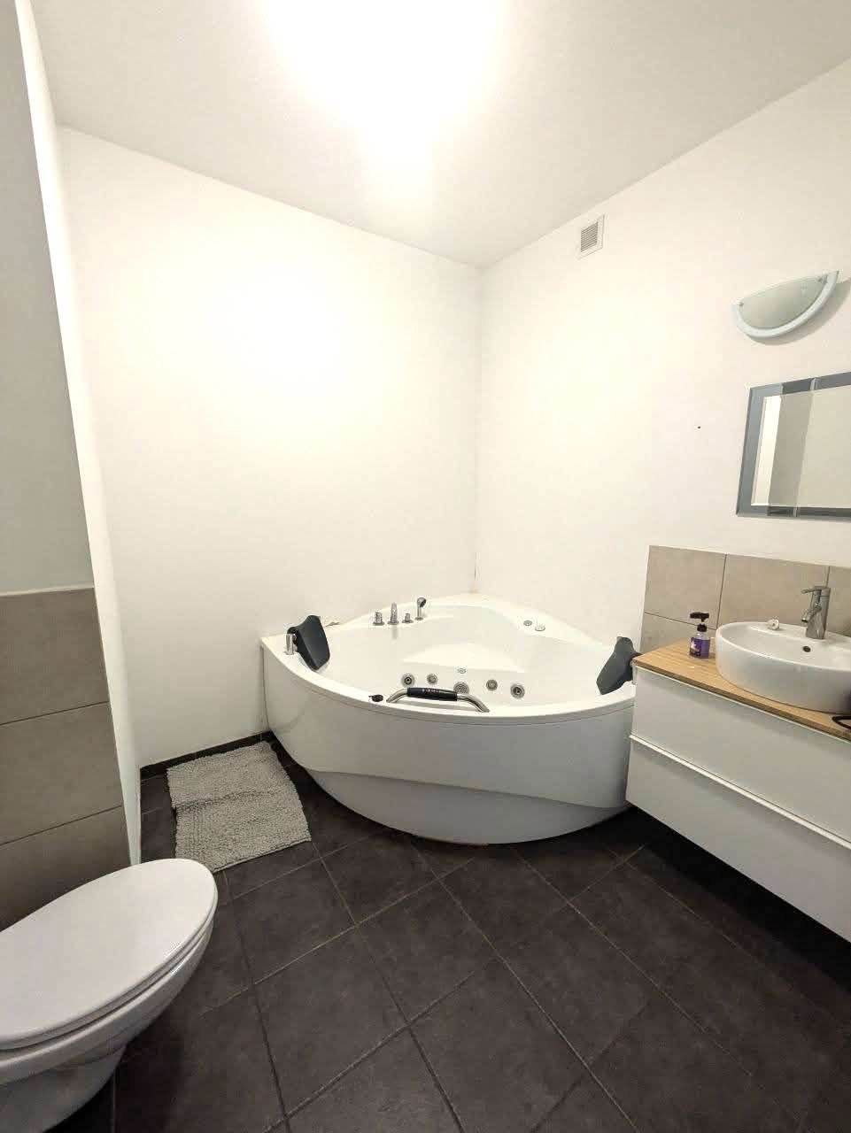 M2 w apartamentowcu z 2016 roku