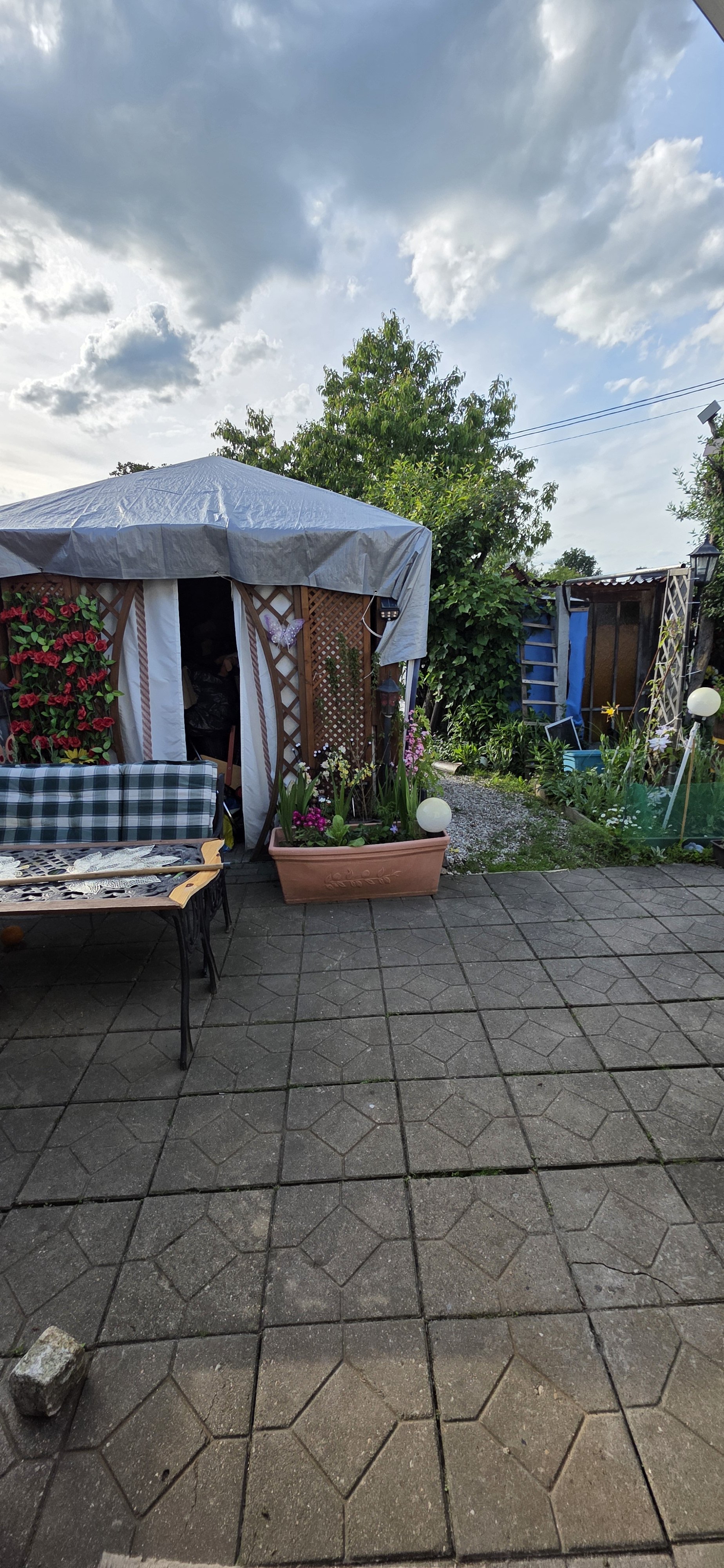 Mieszkanie 3 pokojowe z ogródkiem I garazem w Jeleniej Górze
