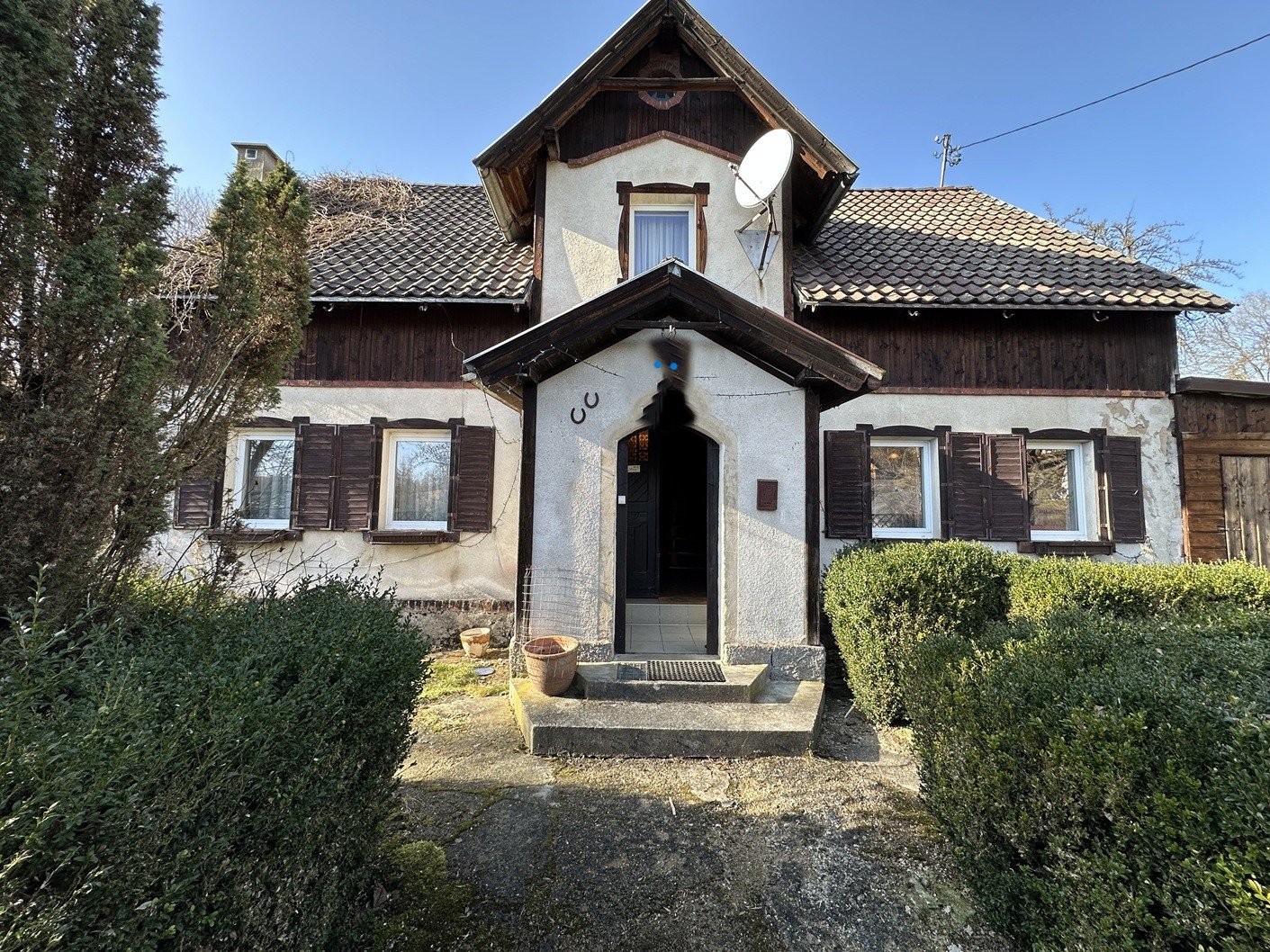 Dziwiszów dom "a la Dworek" z garażem- pow. około 120m2, działka 1200m2