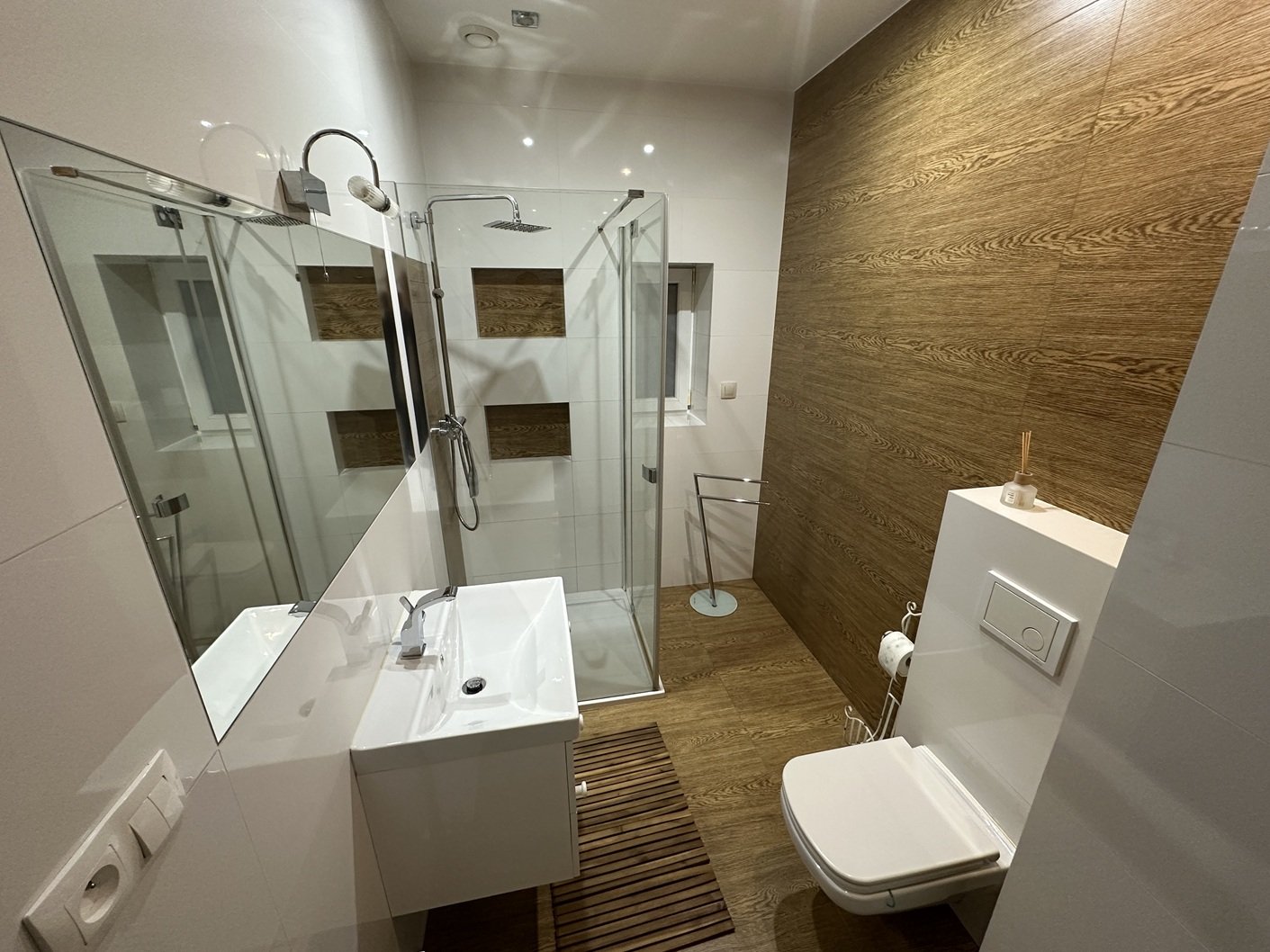 Dom w Cieplicach, przy ul. Tabaki, powierzchnia około 190m2-działka 1377m2