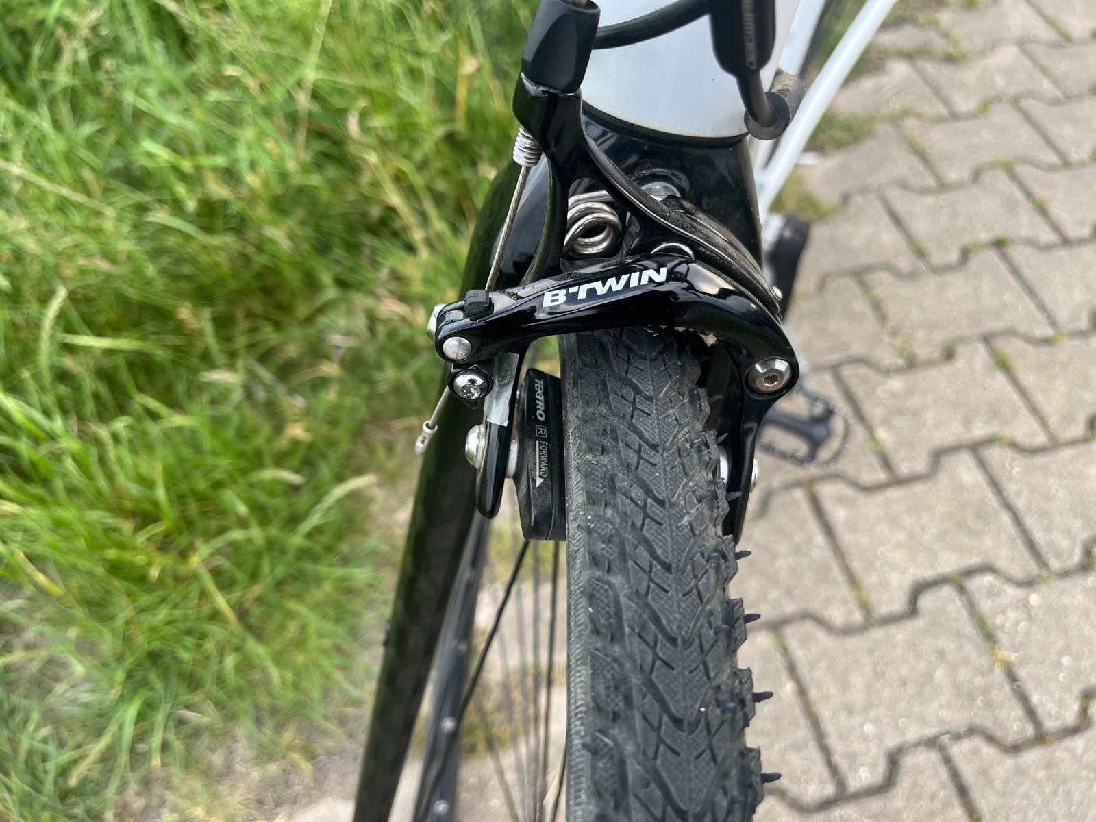 Triban Women Sora S – Shimano Sora 2x9 – korba 46/30 – kaseta 14-36