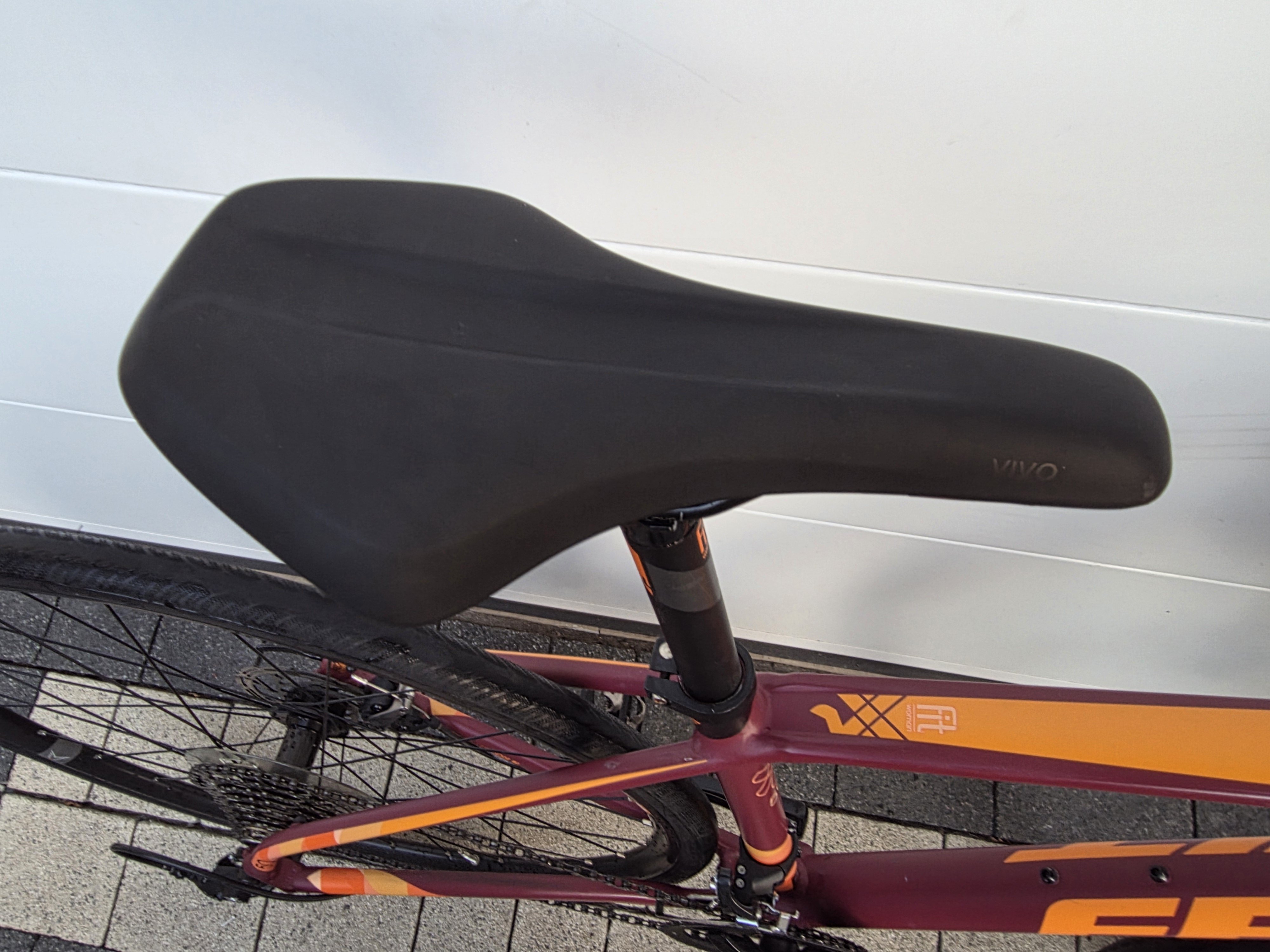 Rower gravel FELT 50 FIT WOMEN-SORA,tarczówki,2x9,rozmiar 47-zadbany